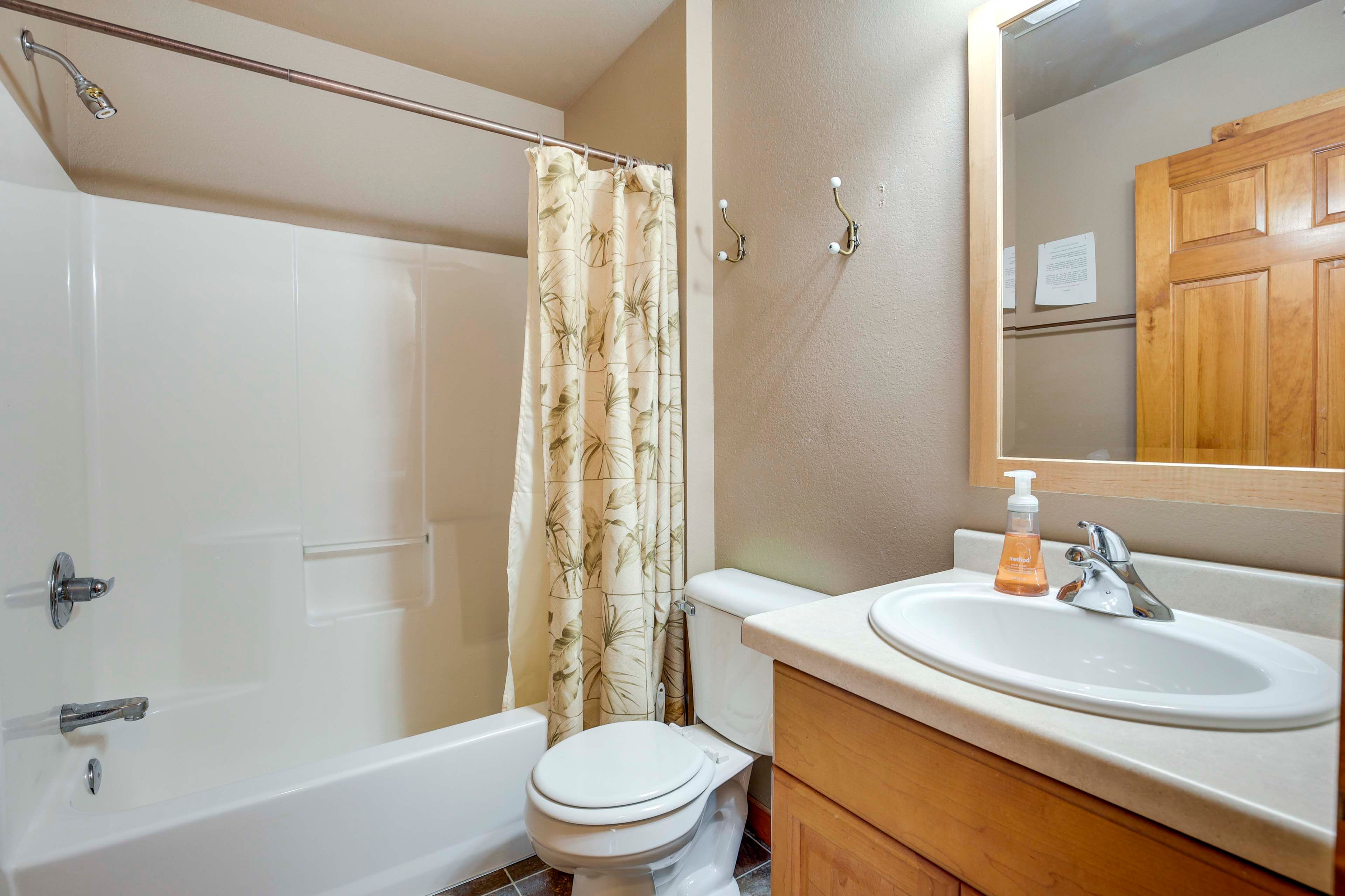 Full Bathroom | 1st Floor