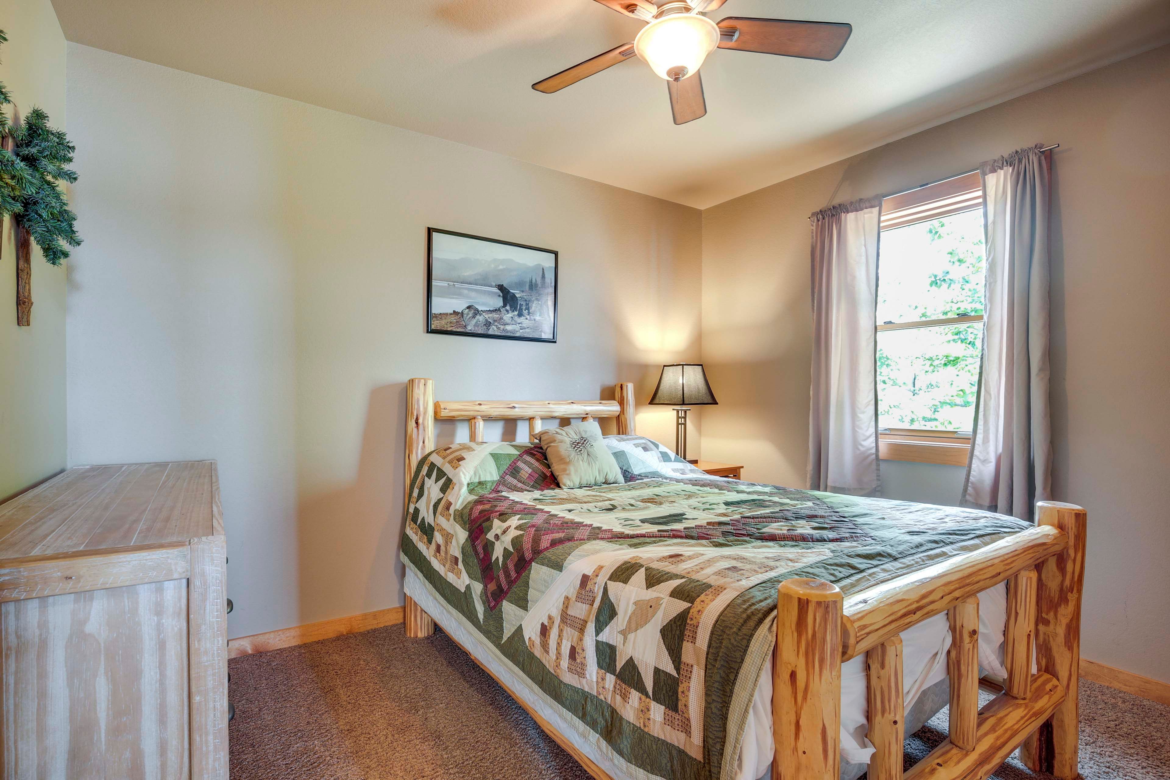 Bedroom 2 | Queen Bed | 1st Floor | Hangers