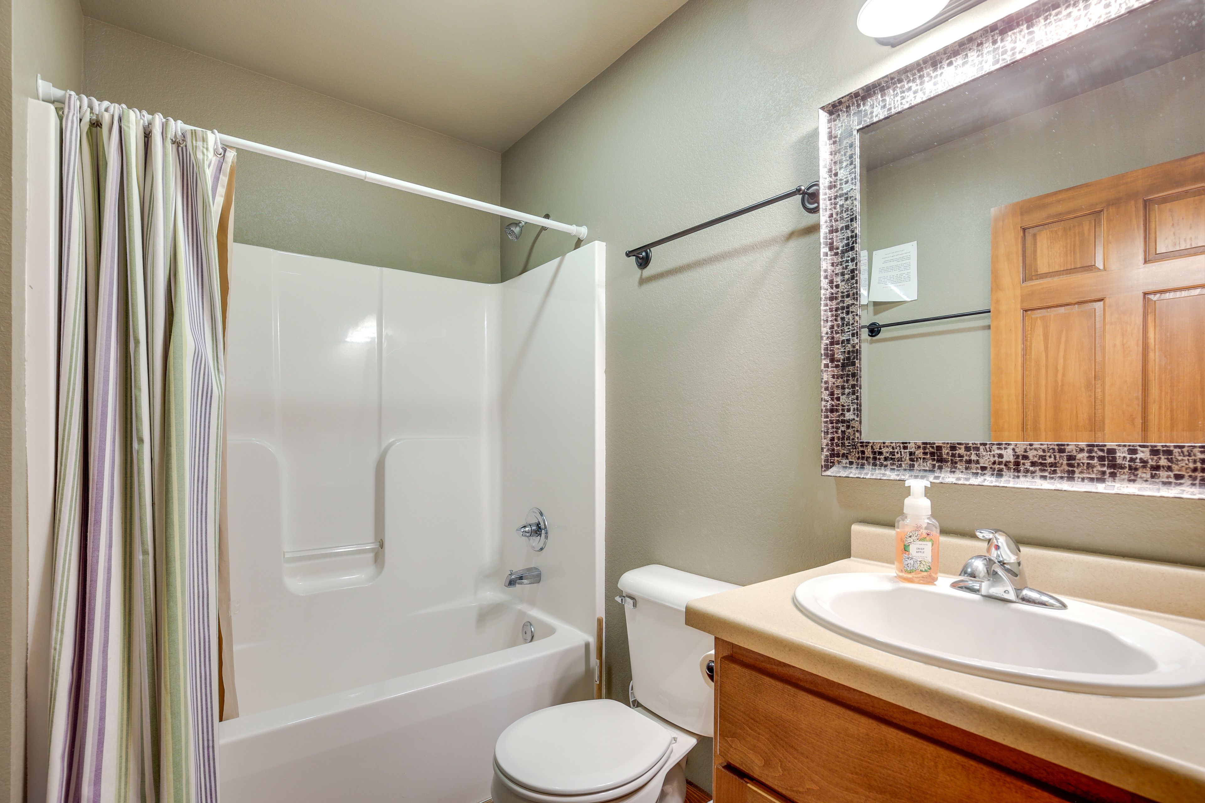 Full Bathroom | 1st Floor