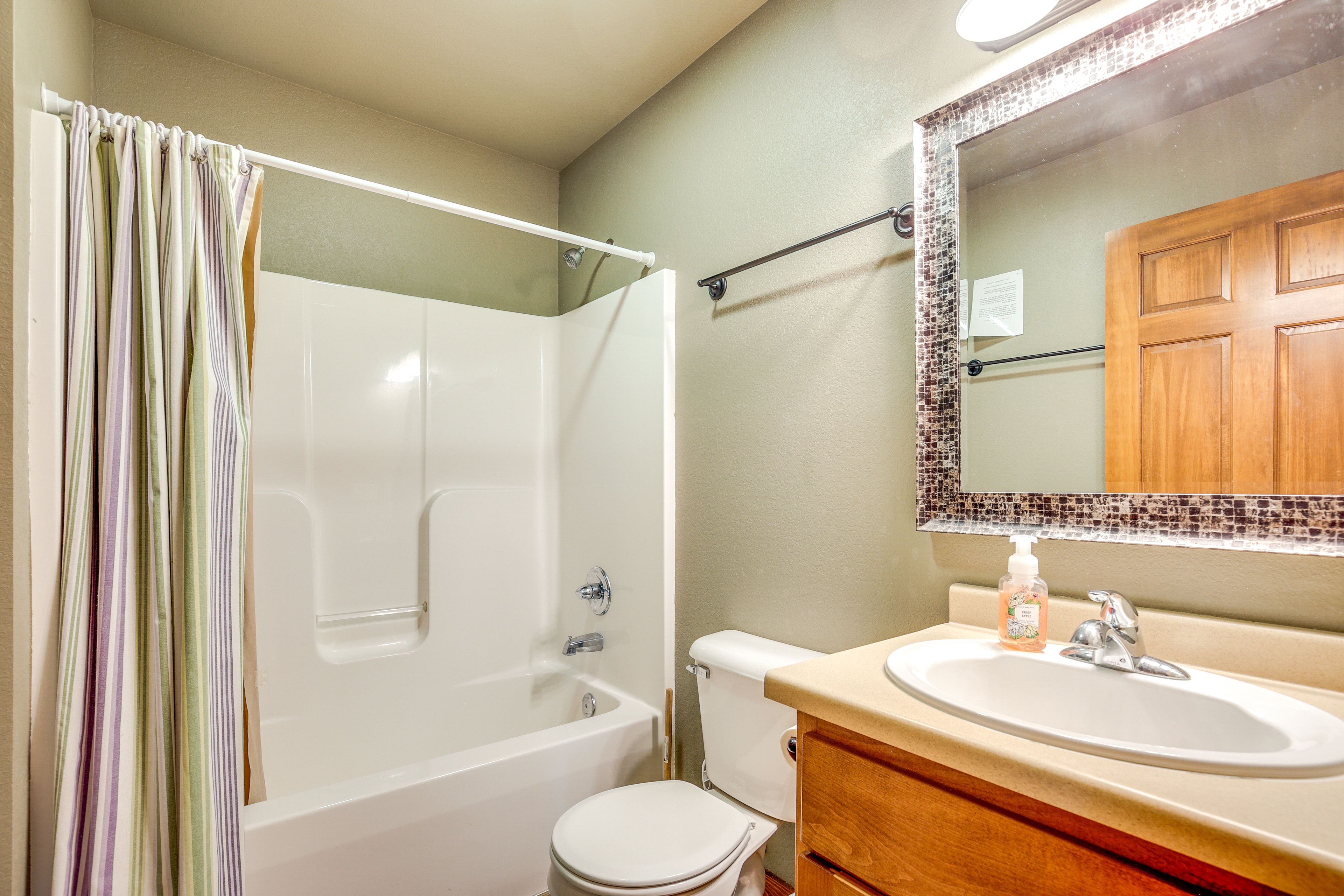 Full Bathroom | 1st Floor