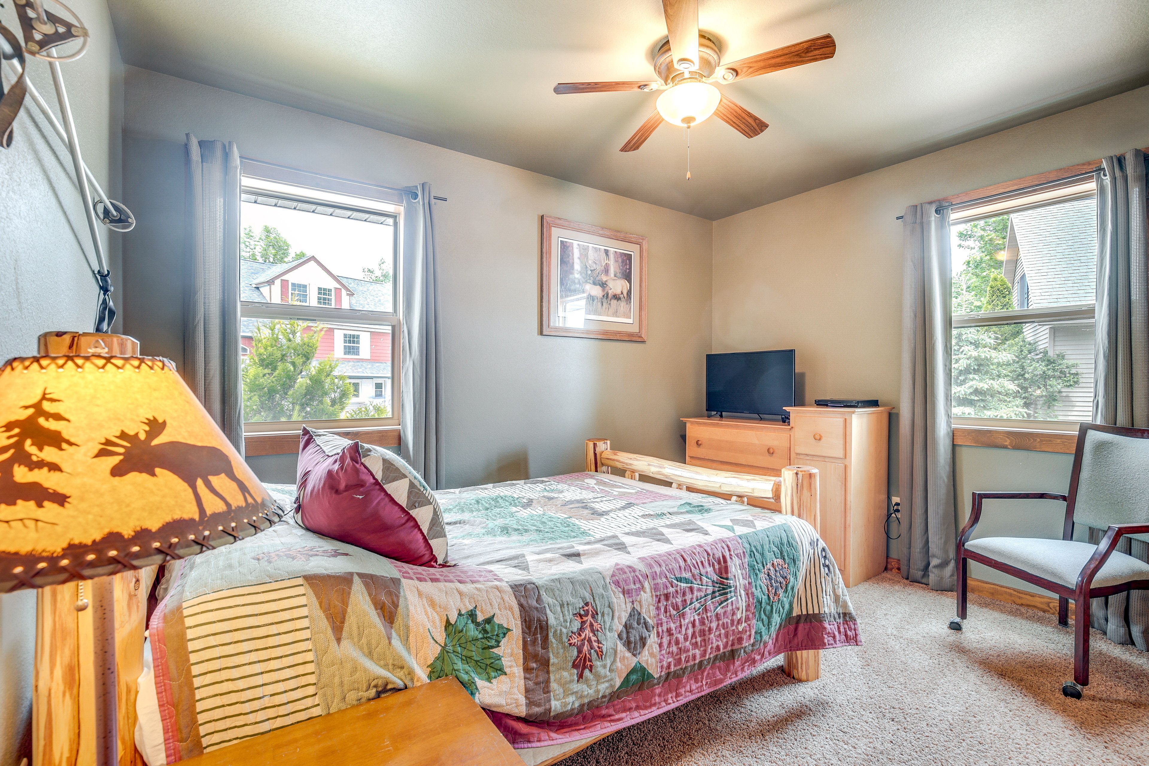 Bedroom 2 | Full Bed | 1st Floor | Hangers