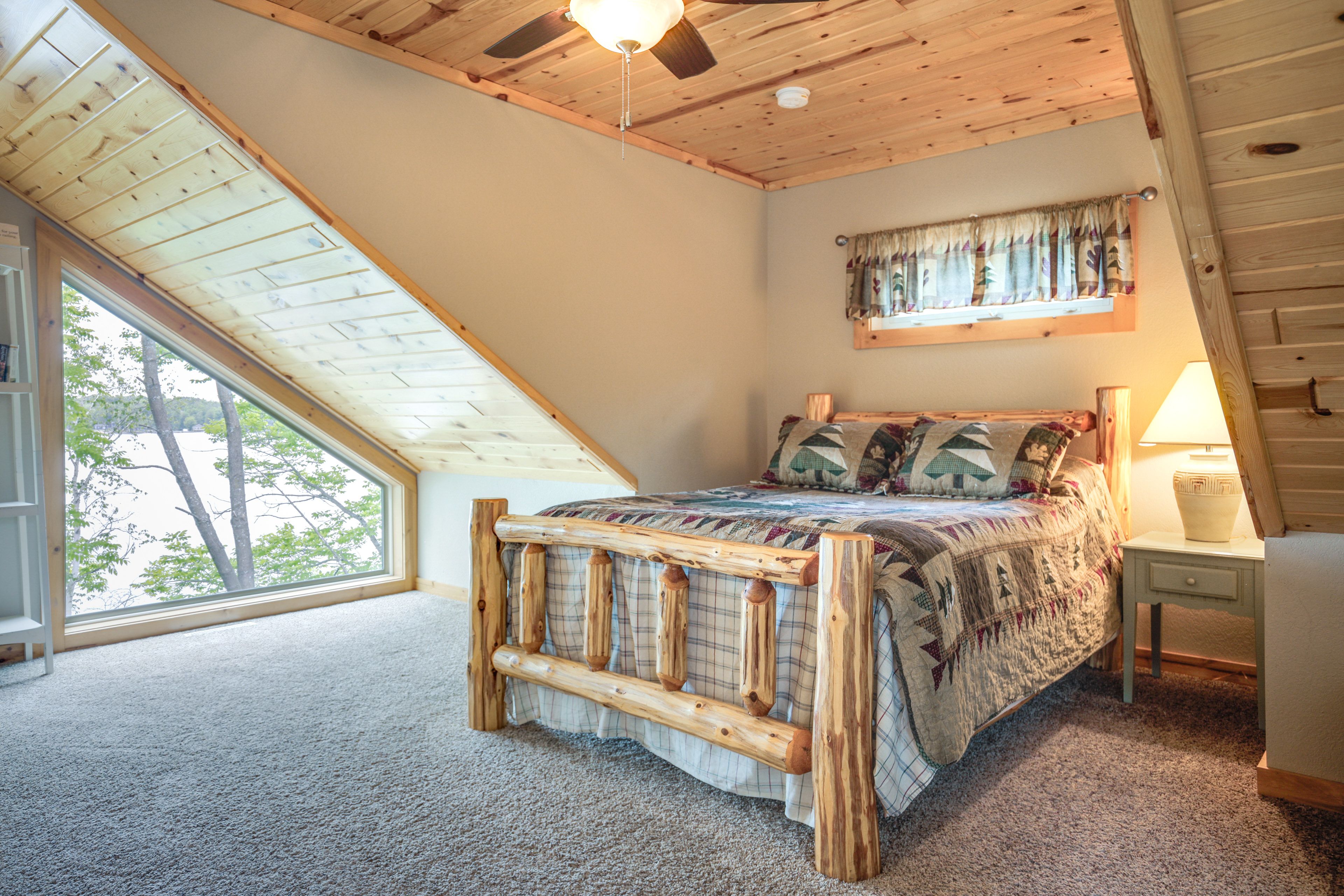Loft | Queen Bed | 2nd Floor