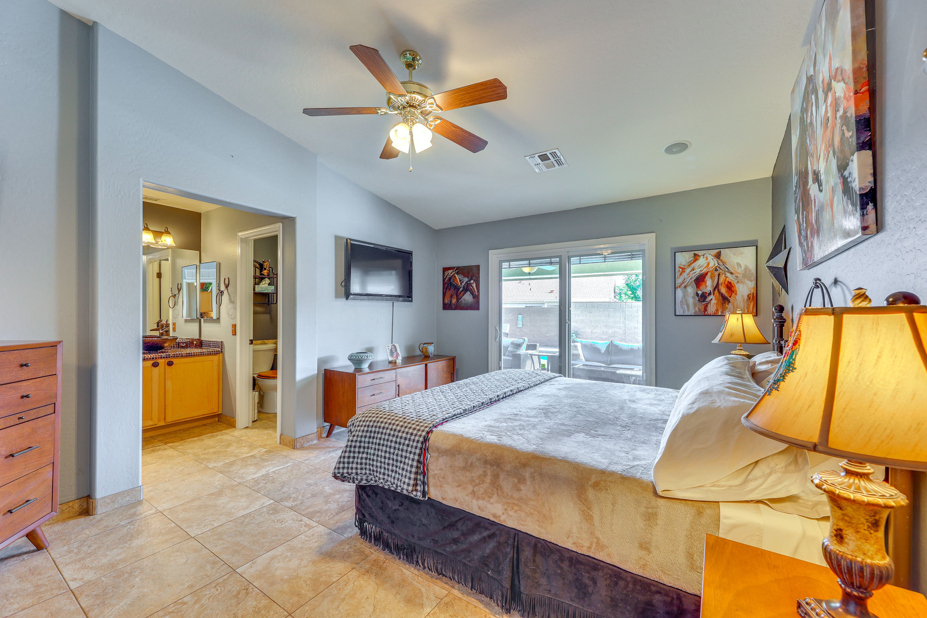 Bedroom 1 | King Bed