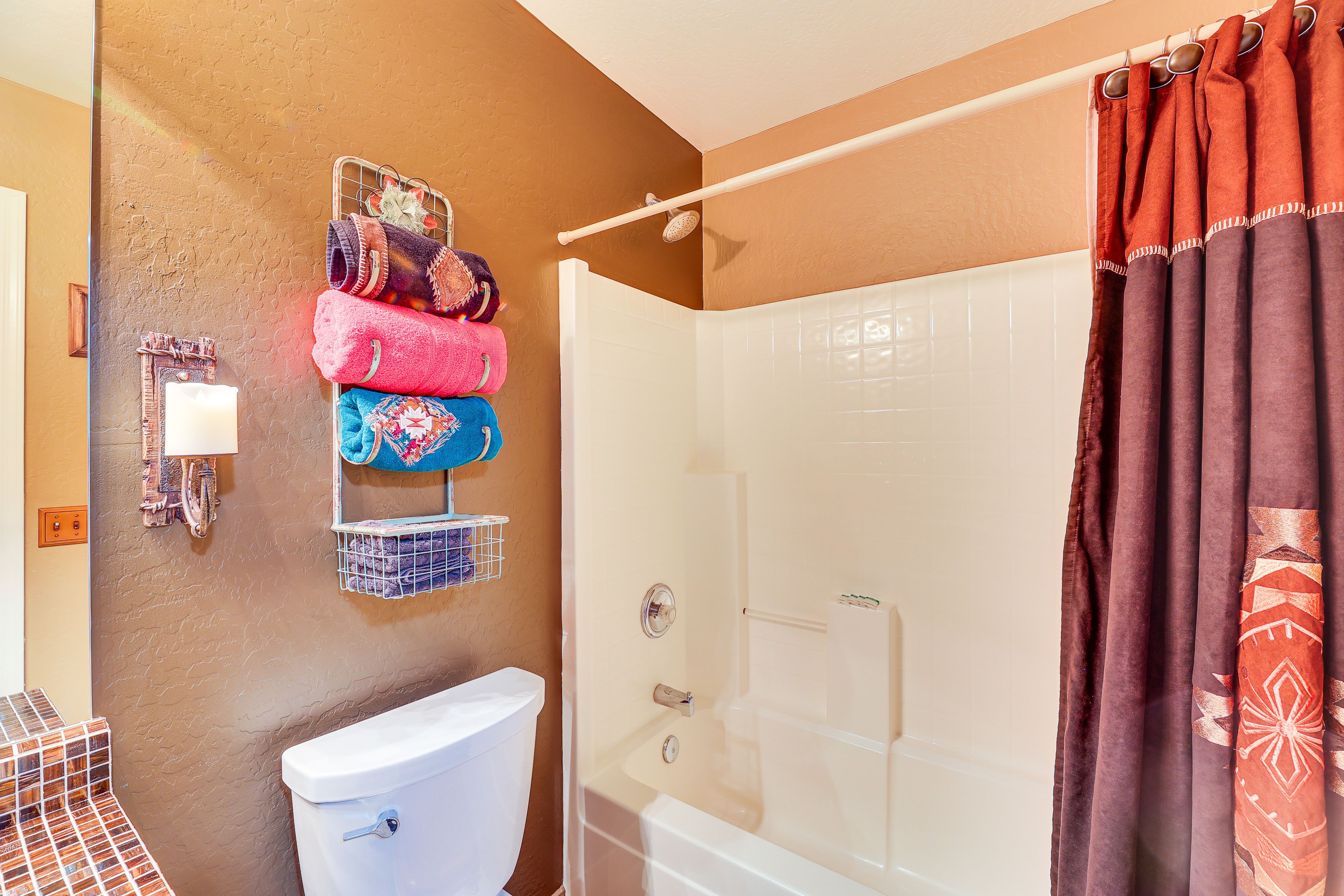 Full Bathroom | Complimentary Toiletries
