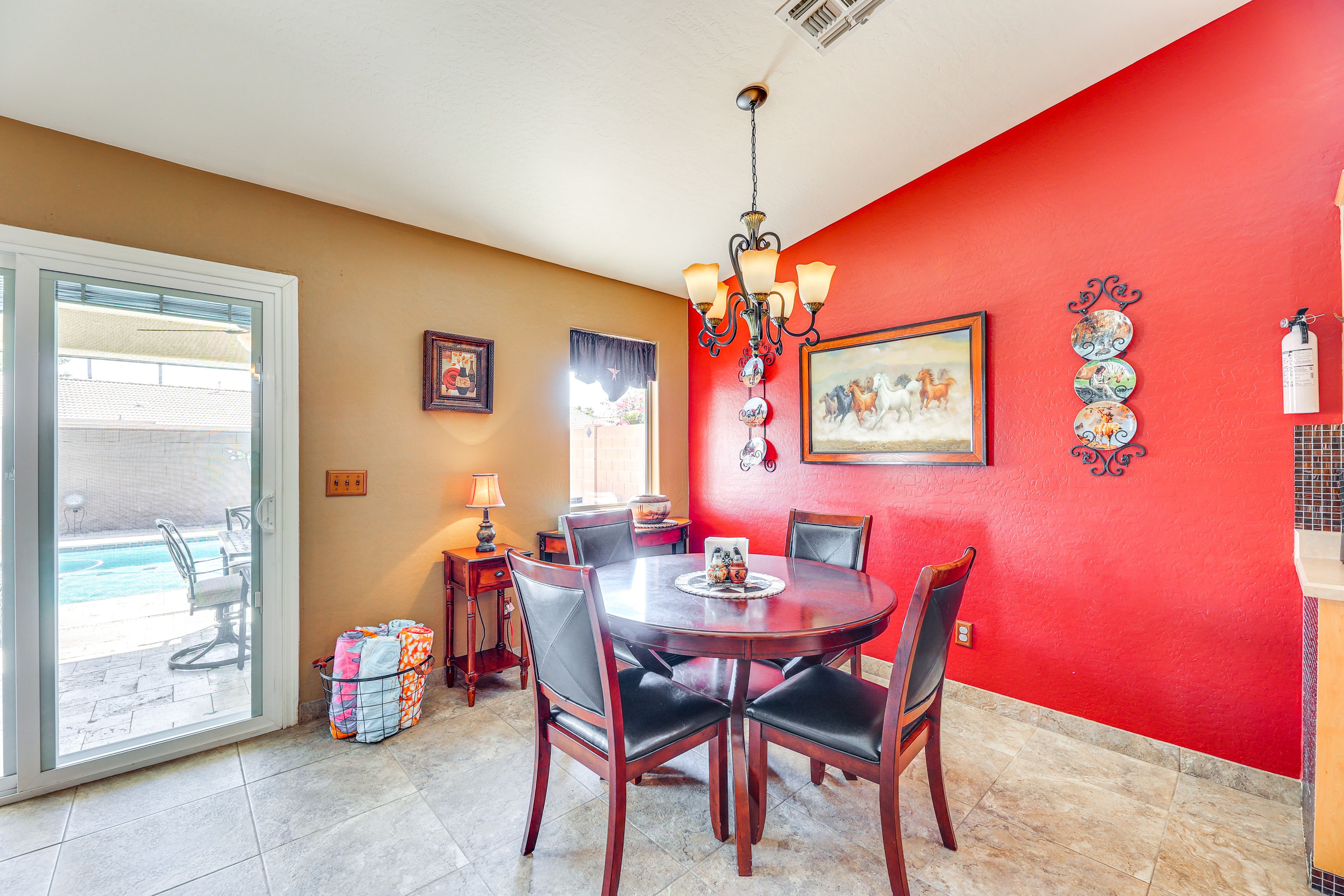 Dining Table | Dishware/Flatware