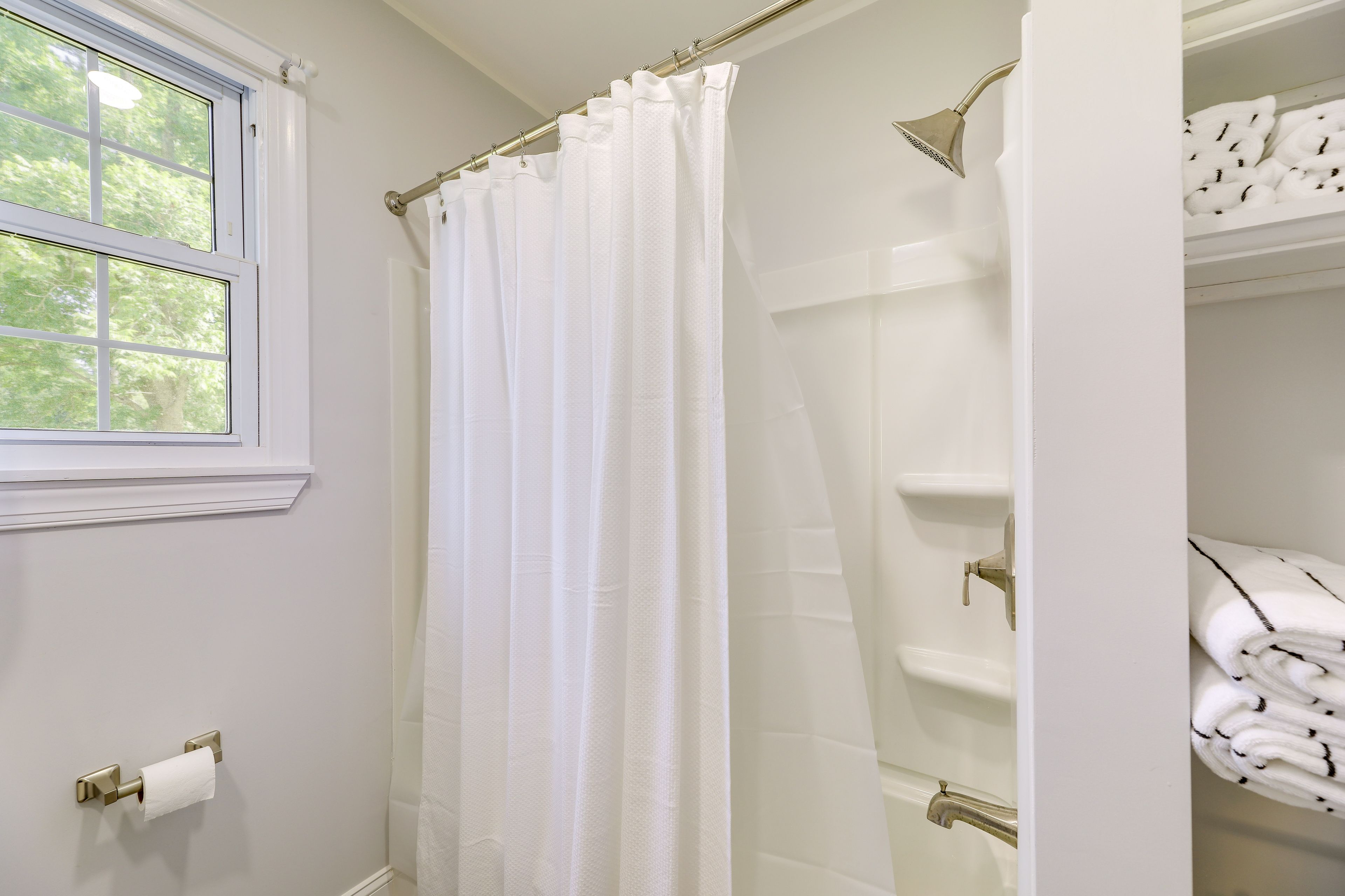 En-Suite Bathroom | Complimentary Toiletries | Hair Dryer | Towels Provided