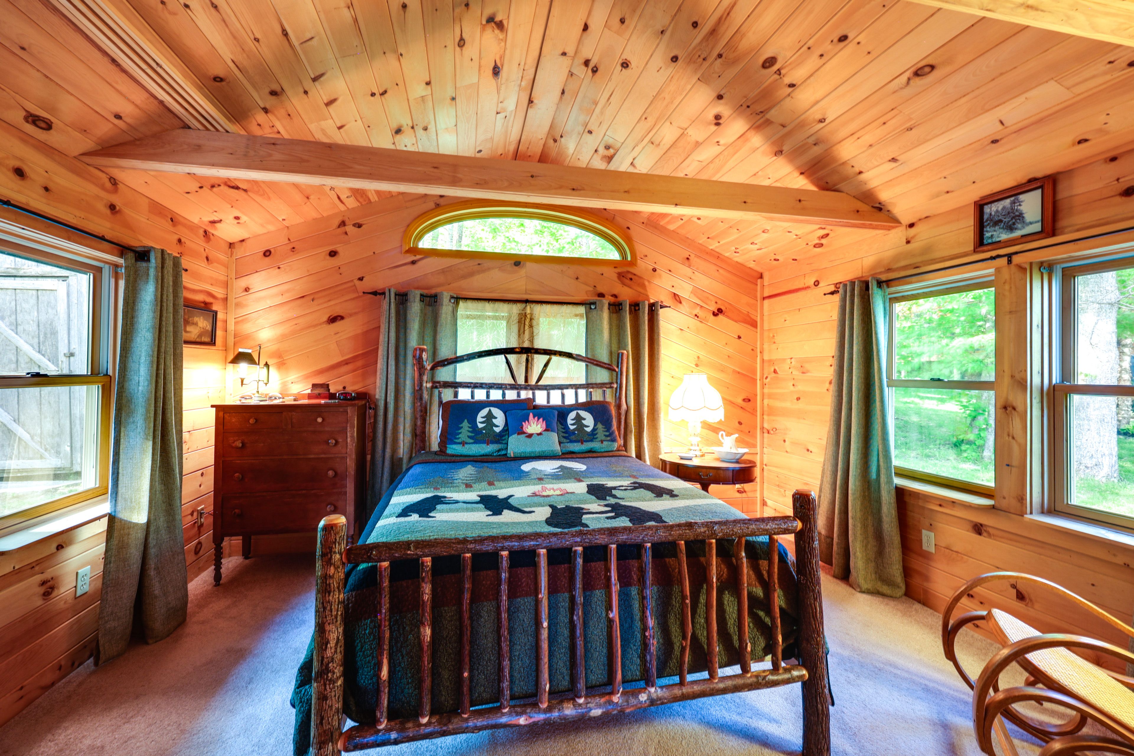 Bedroom 1 | Queen Bed