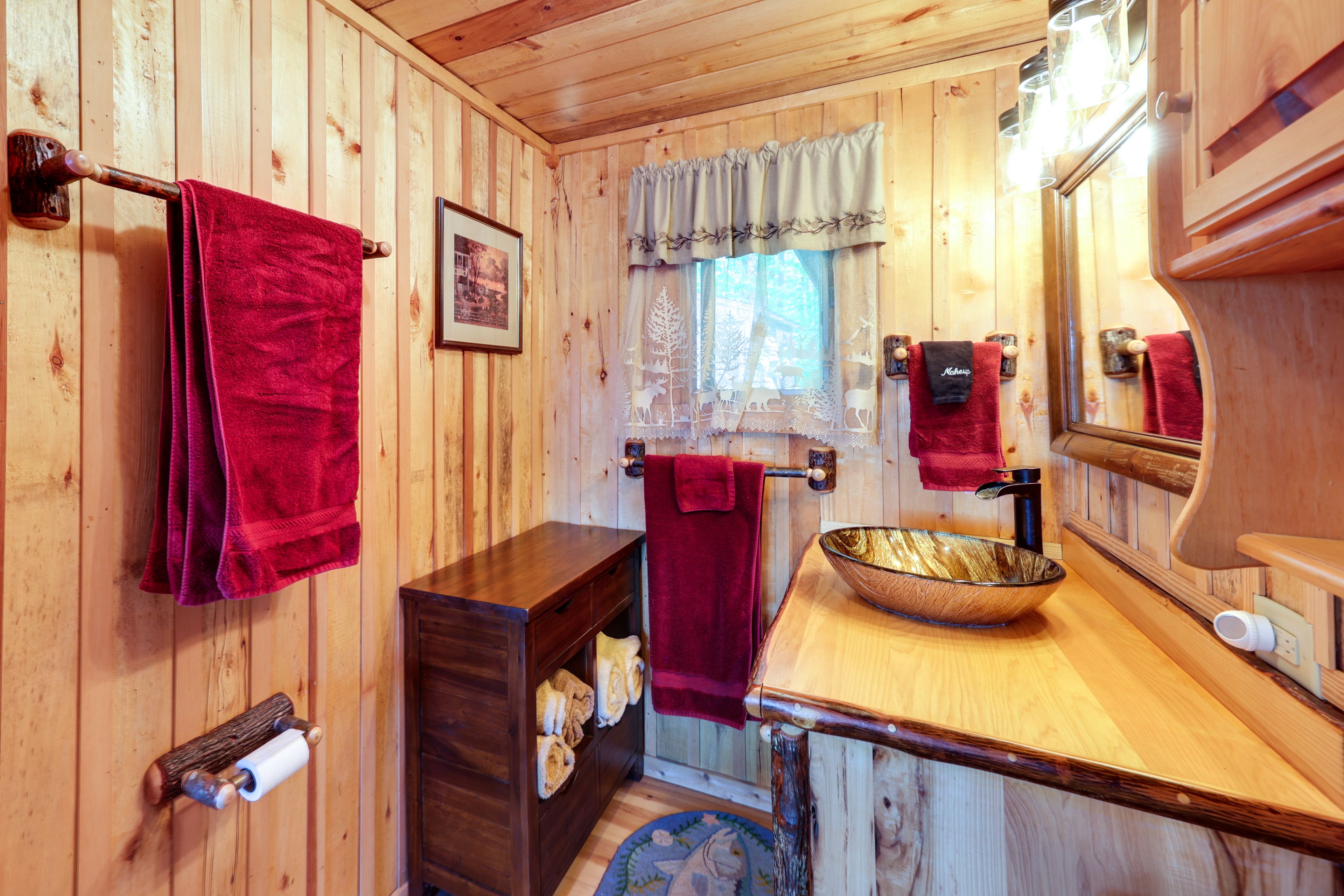 Full Bathroom | Complimentary Toiletries | Hair Dryer