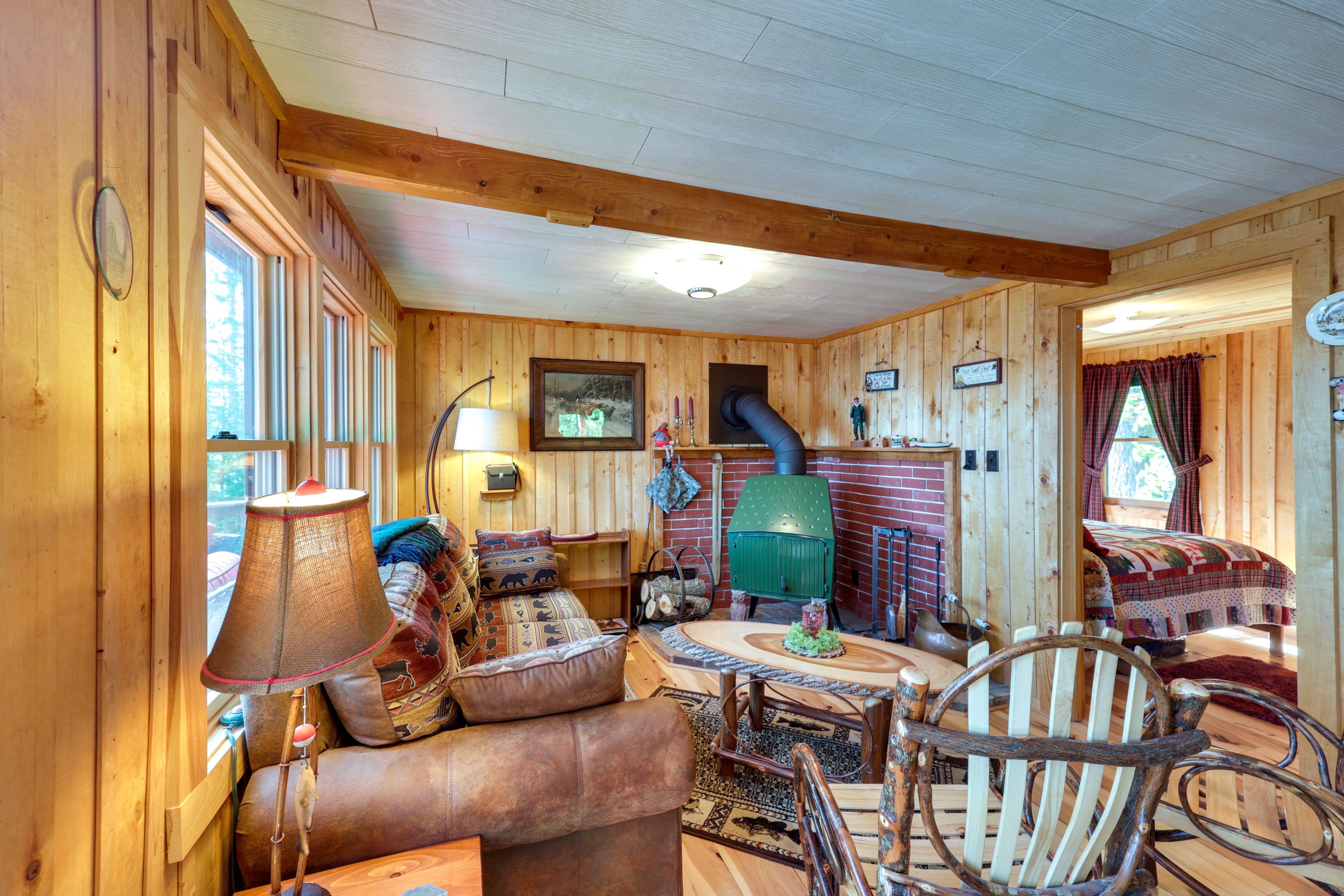 Living Room | Expansive Lake Views | Free WiFi
