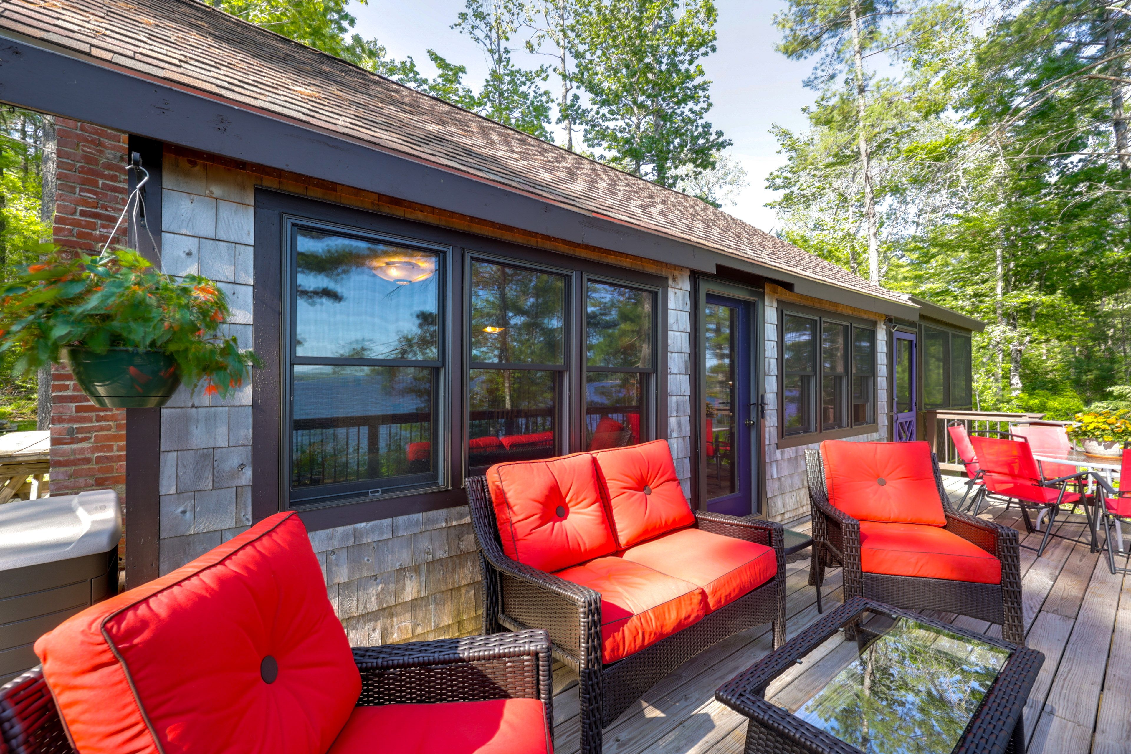 Outdoor Space | Fire Pit | Gas Grill | Picnic Tables