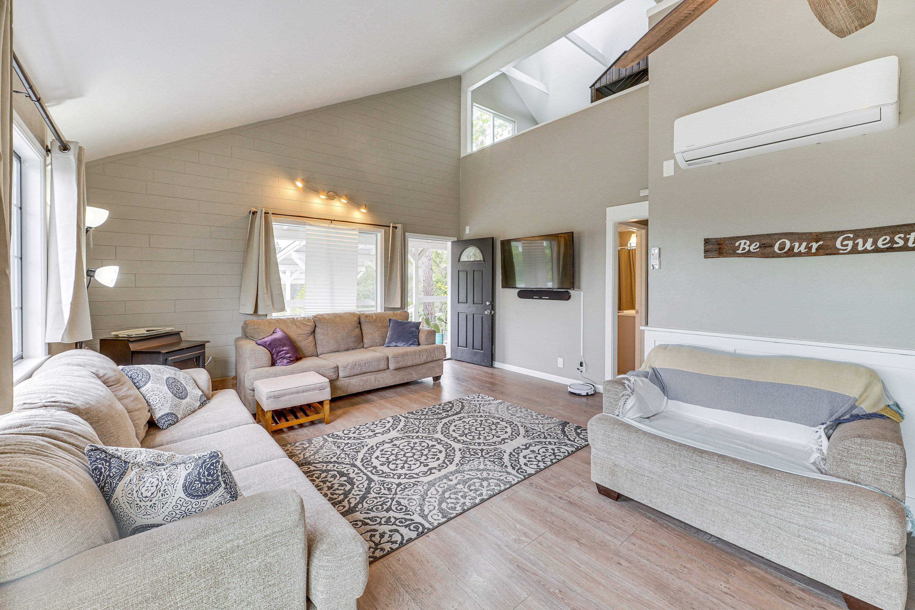 Living Room | Smart TV | Pellet Stove Fireplace