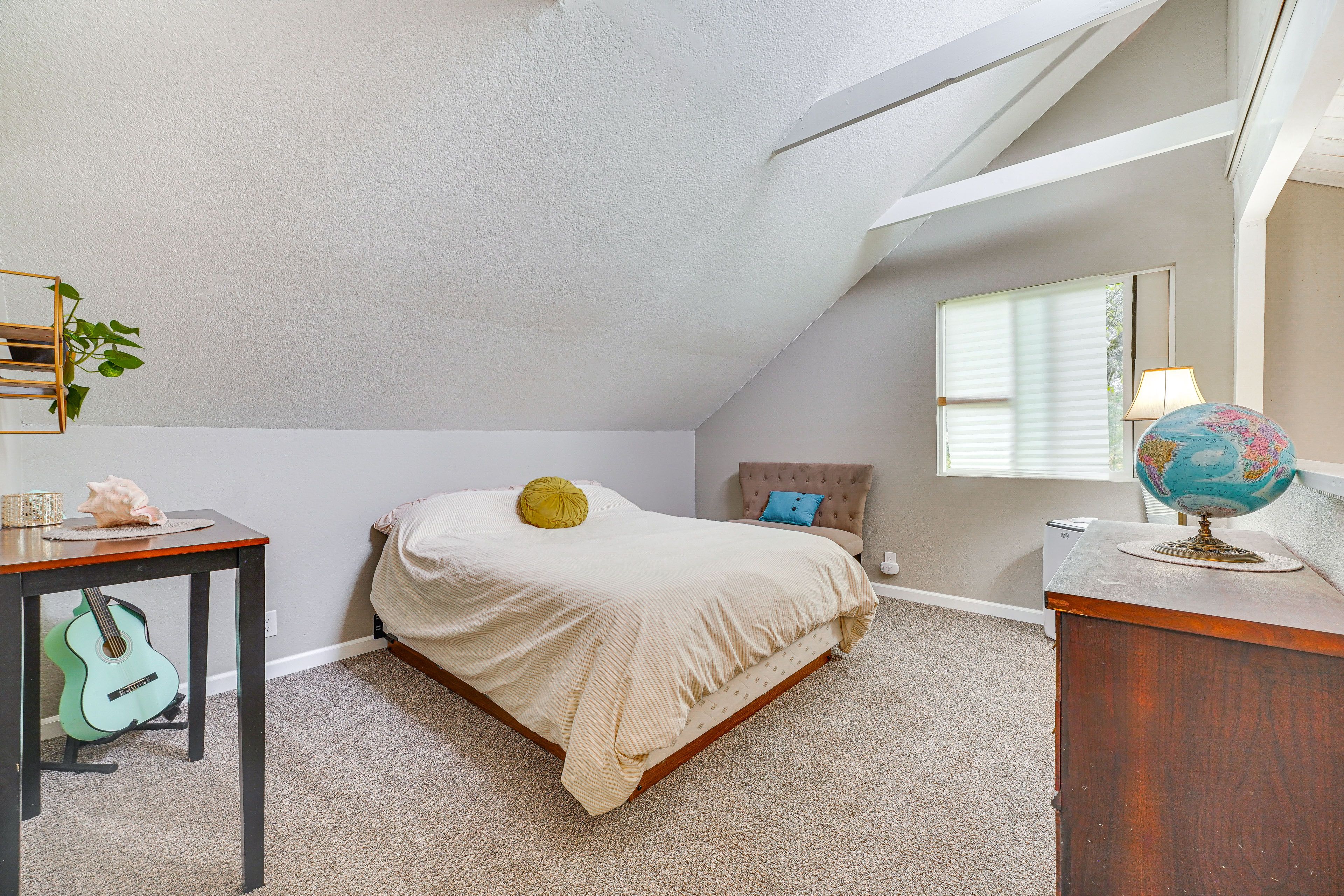 Bedroom 2 (Loft) | Queen Bed