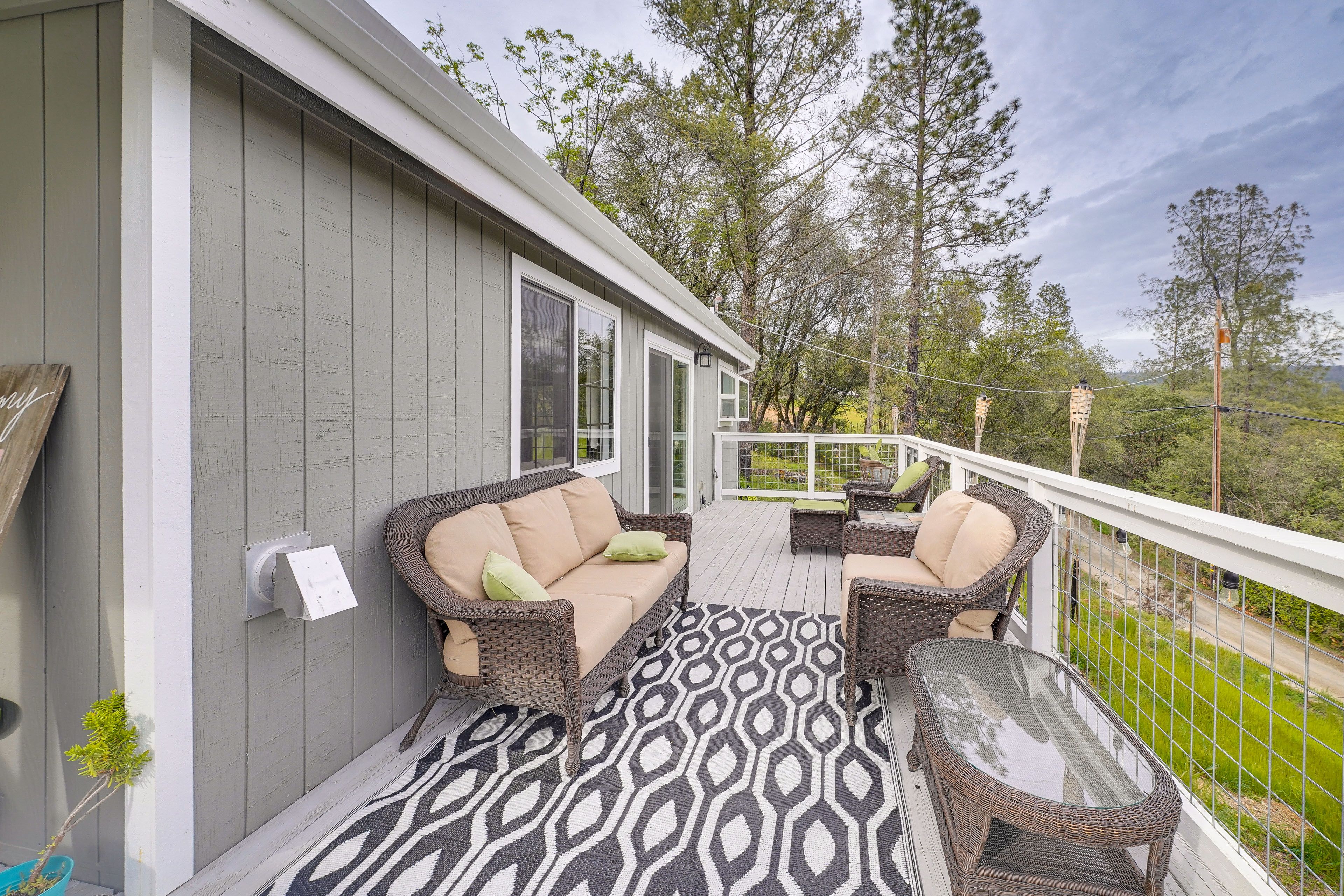 Greenwood Vacation Rental | 2BR | 2BA | 1,280 Sq Ft | Steps Required