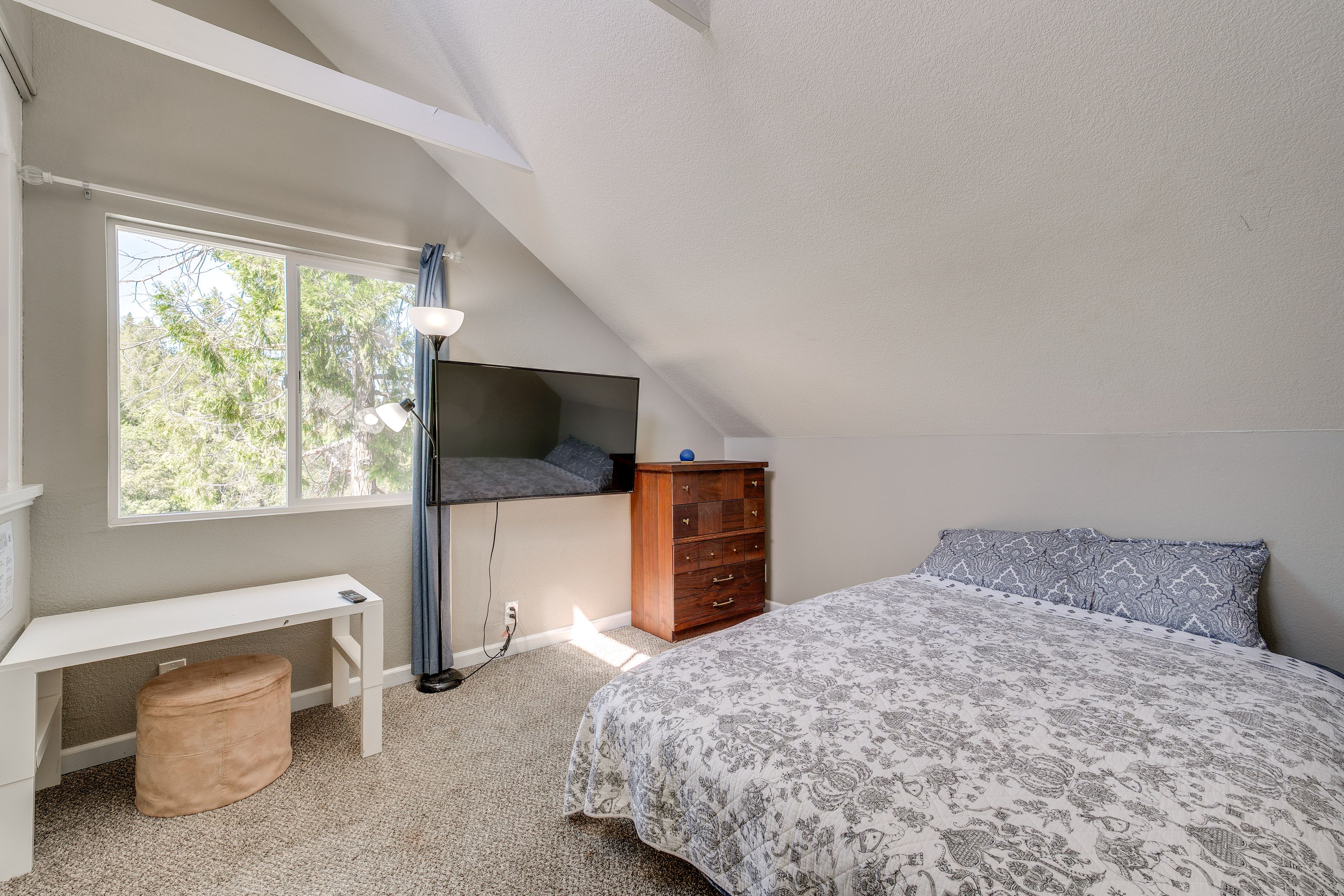 Bedroom 2 (Loft) | Queen Bed