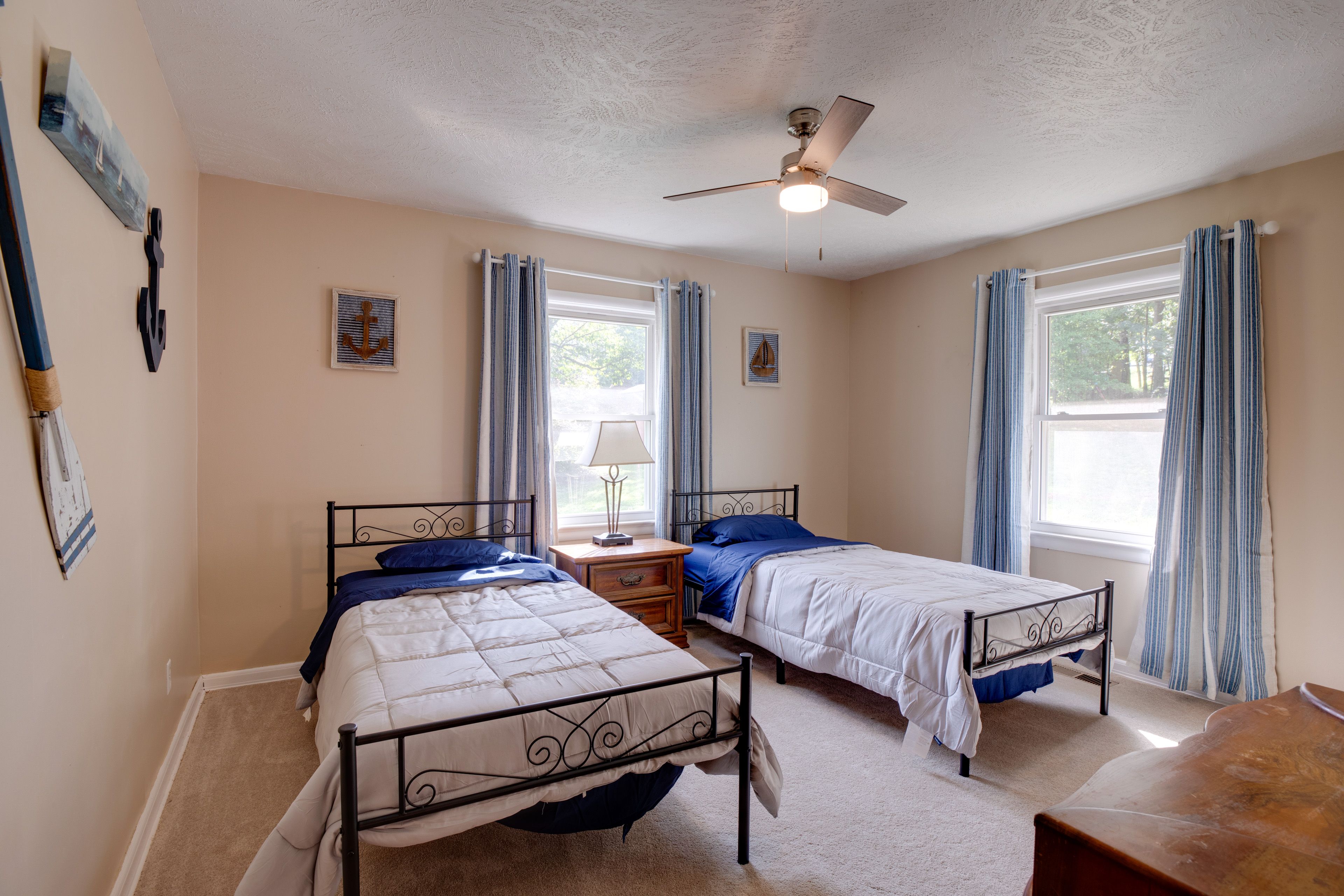 Bedroom 2 | 2 Twin XL Beds