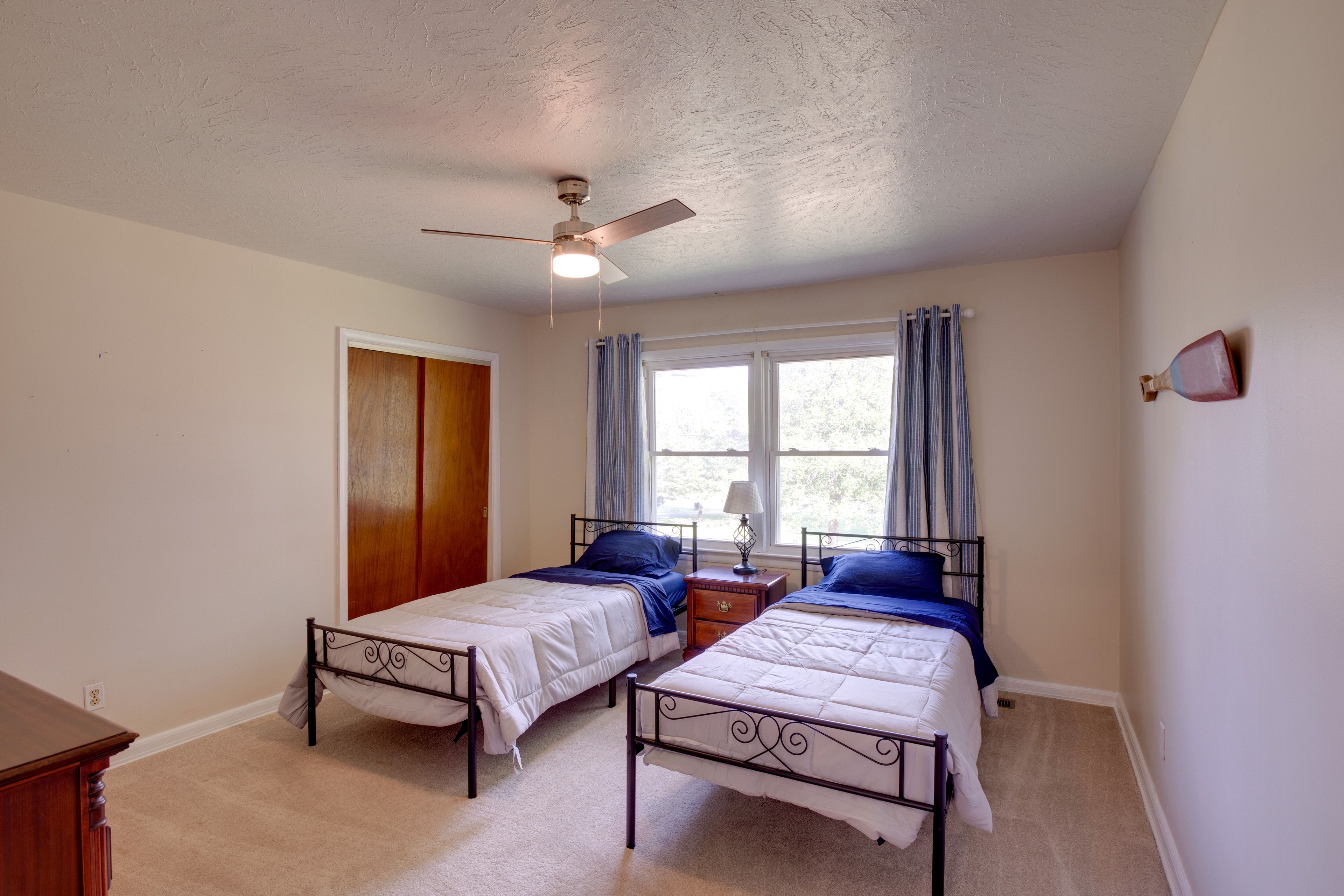 Bedroom 1 | 2 Twin XL Beds