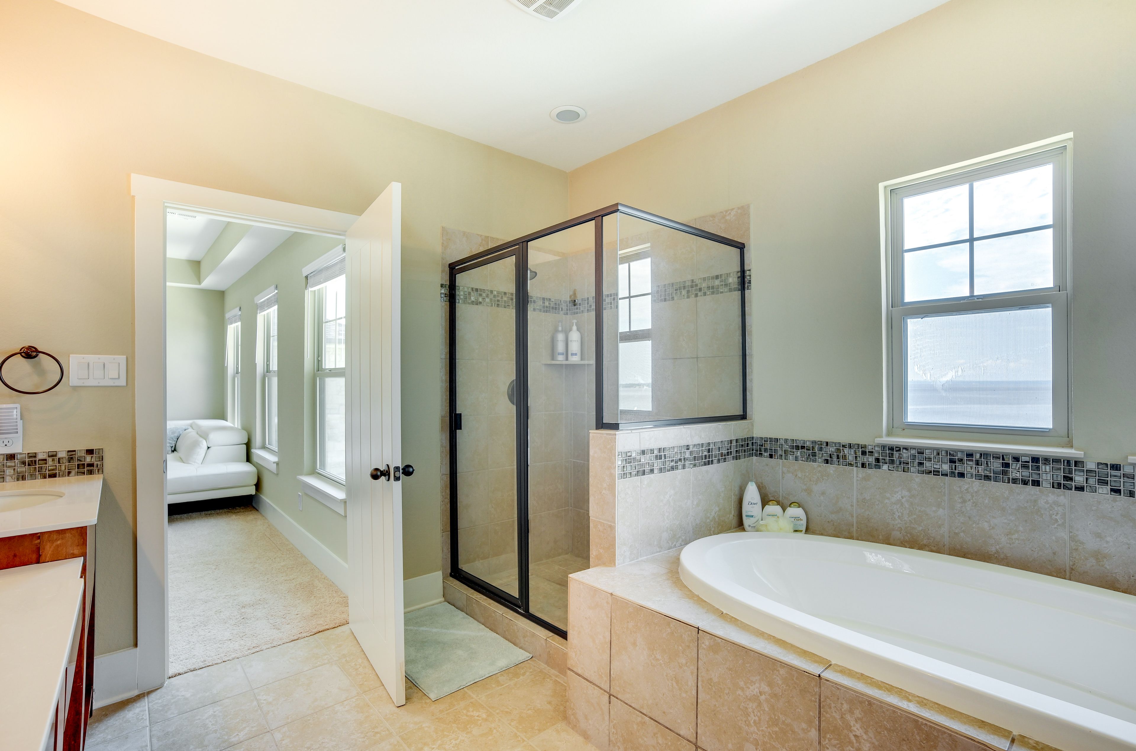 En-Suite Bathroom | 2nd Floor | Towels Provided