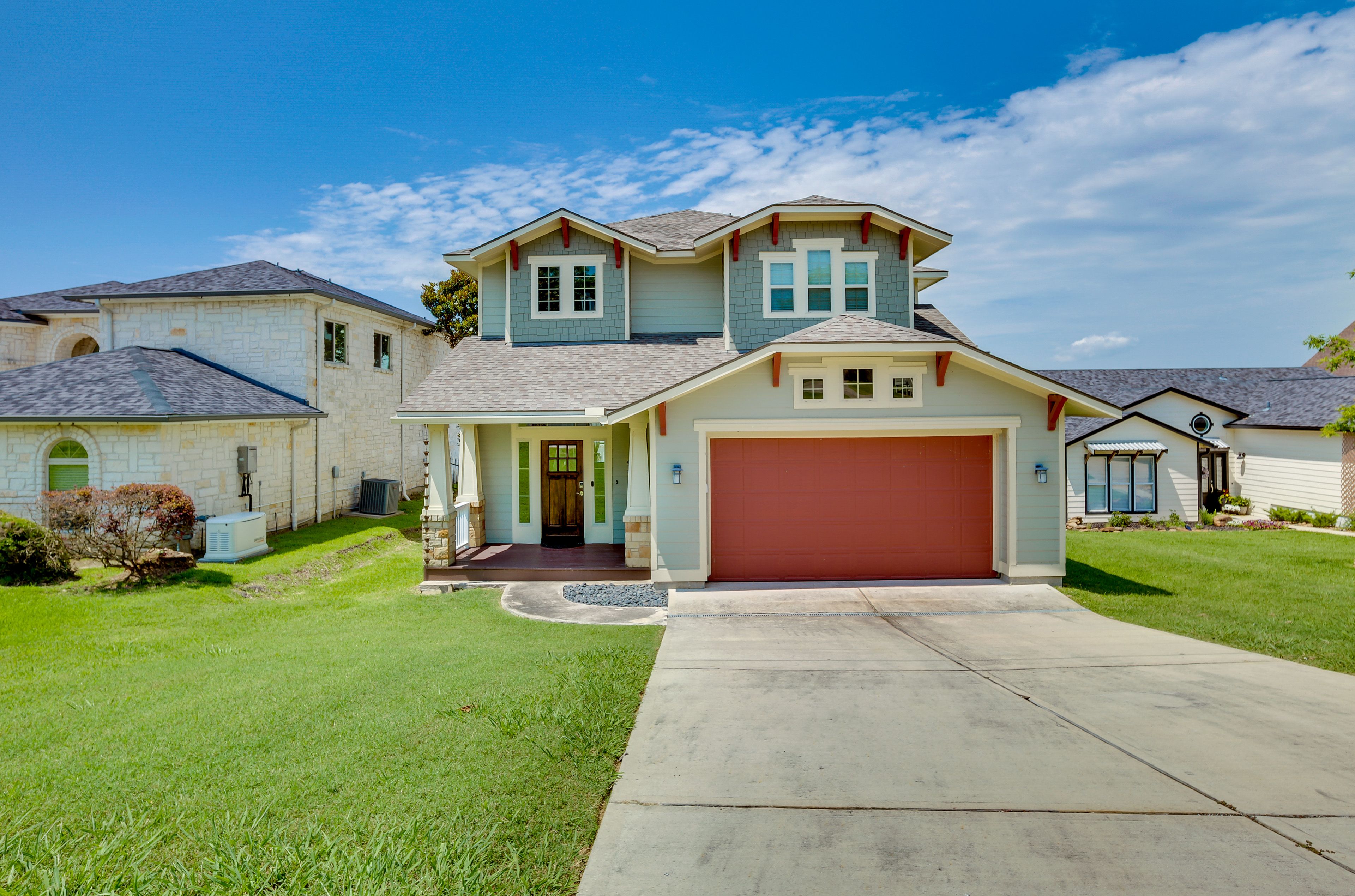 Driveway (2 Vehicles) | Garage (2 Vehicles)