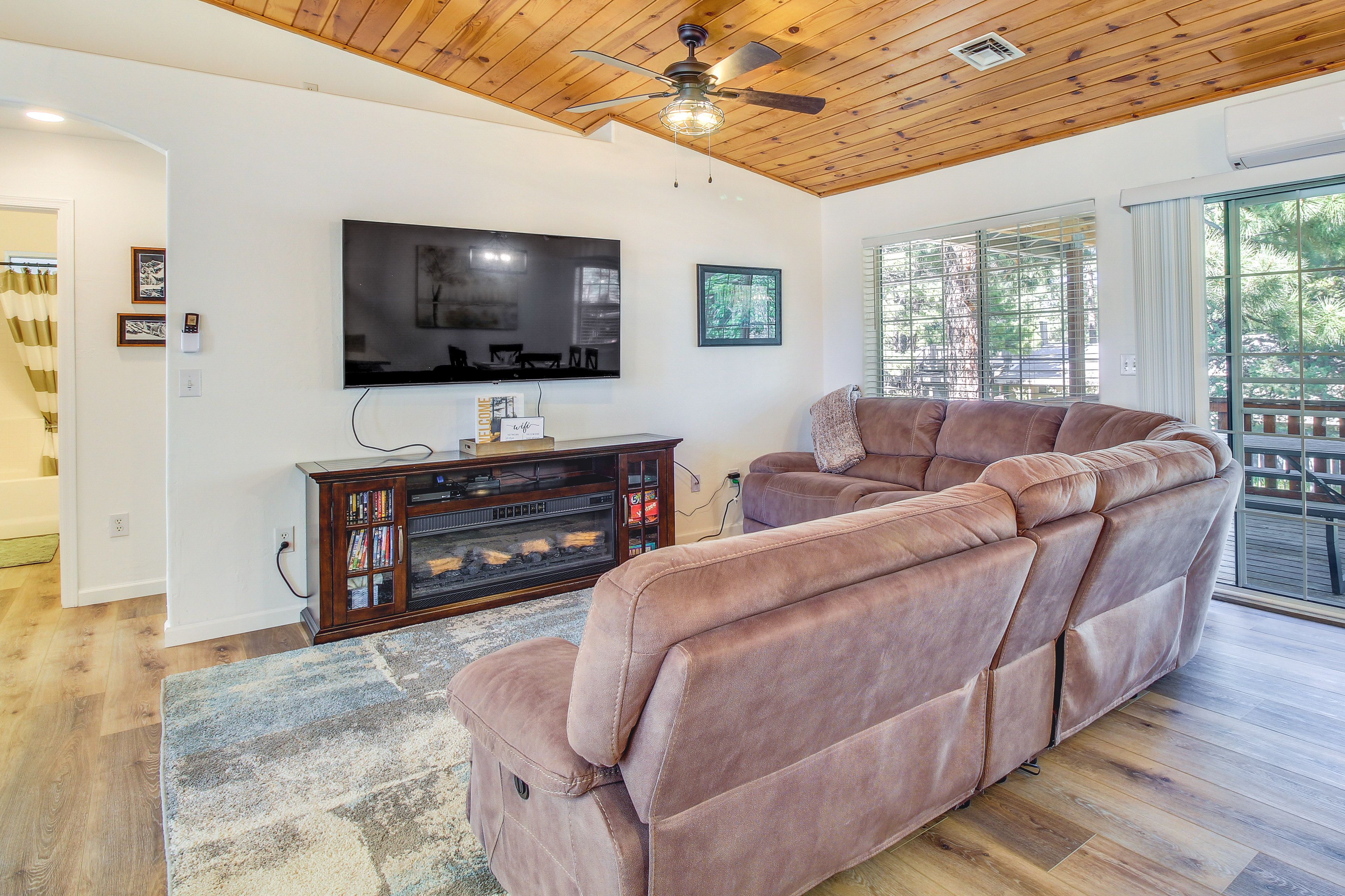 Living Room | Free WiFi