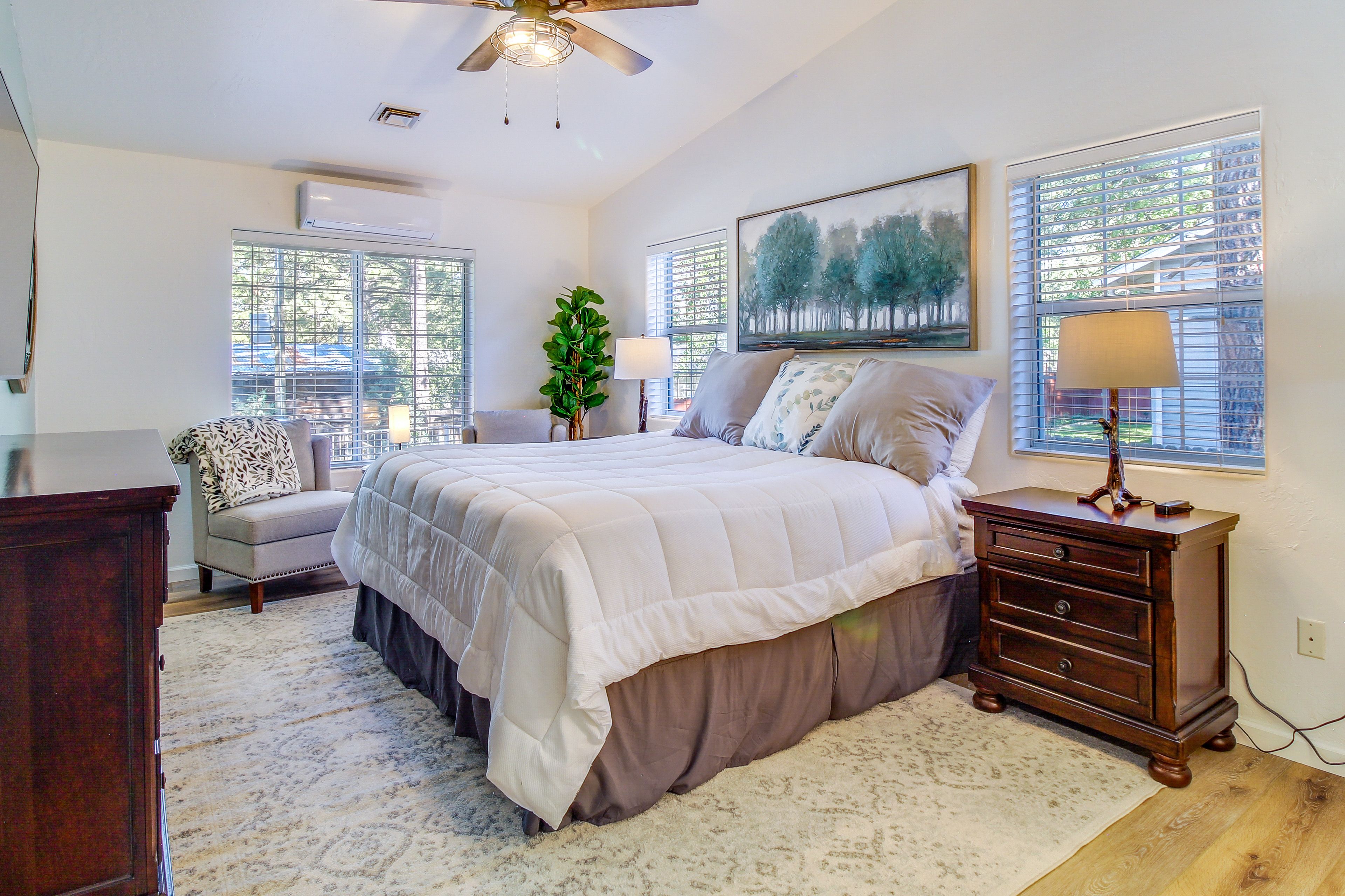 Bedroom 1 | King Bed | Smart TV