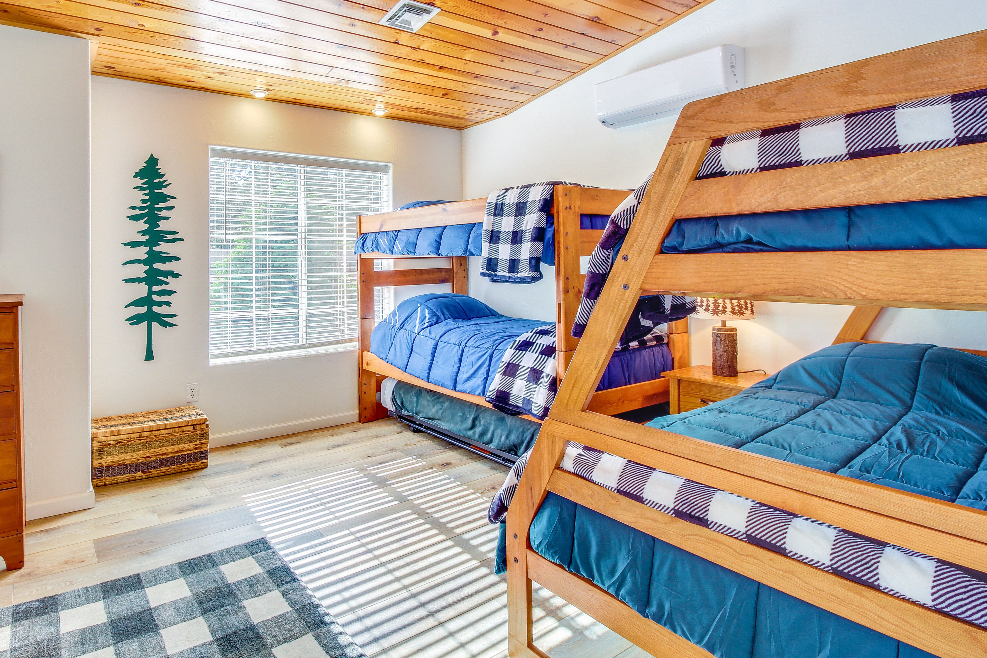 Bedroom 3 | Twin Bunk Bed w/ Twin Trundle | Twin/Full Bunk Bed