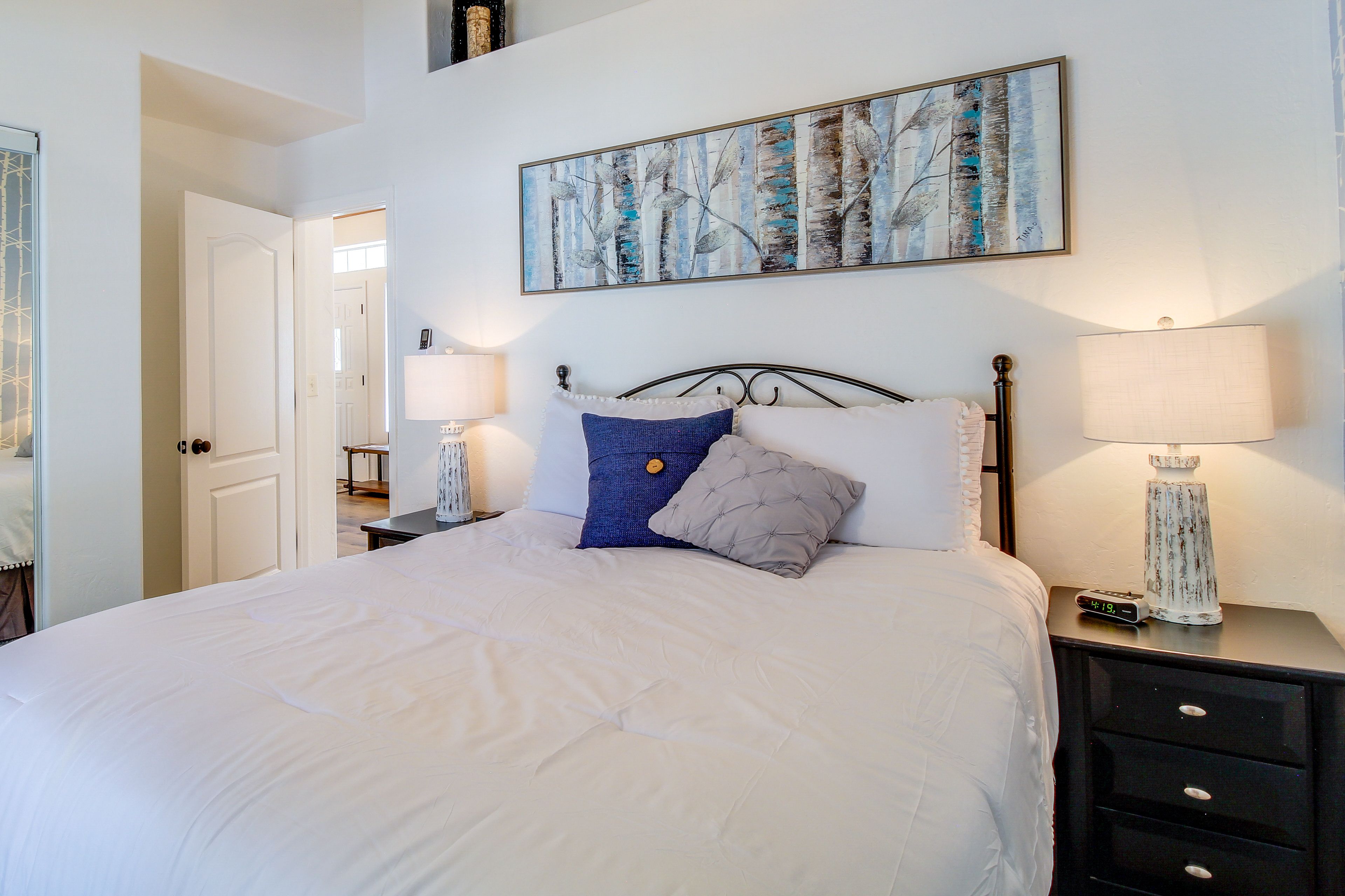 Bedroom 2 | Queen Bed