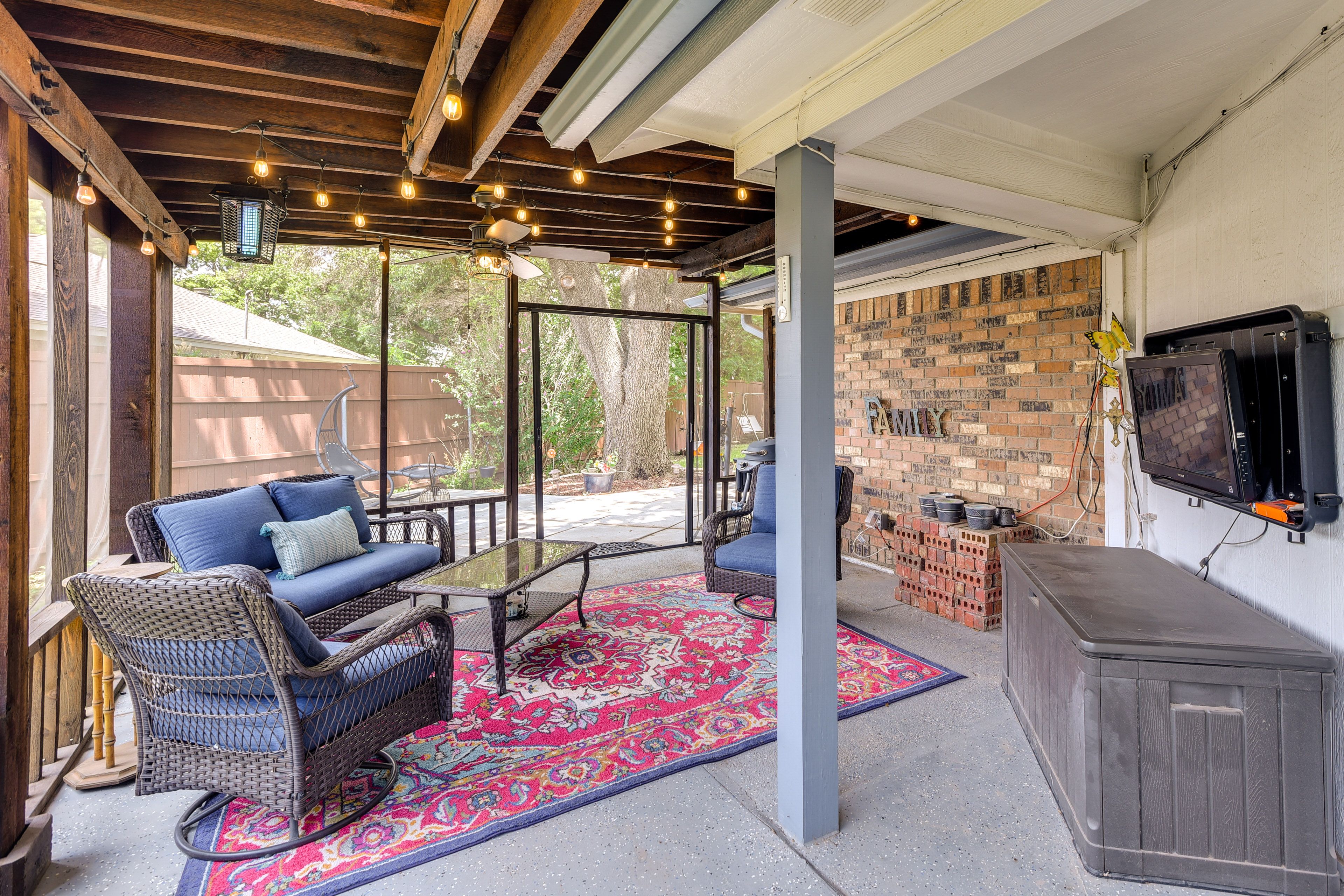 Screened Porch | Smart TV