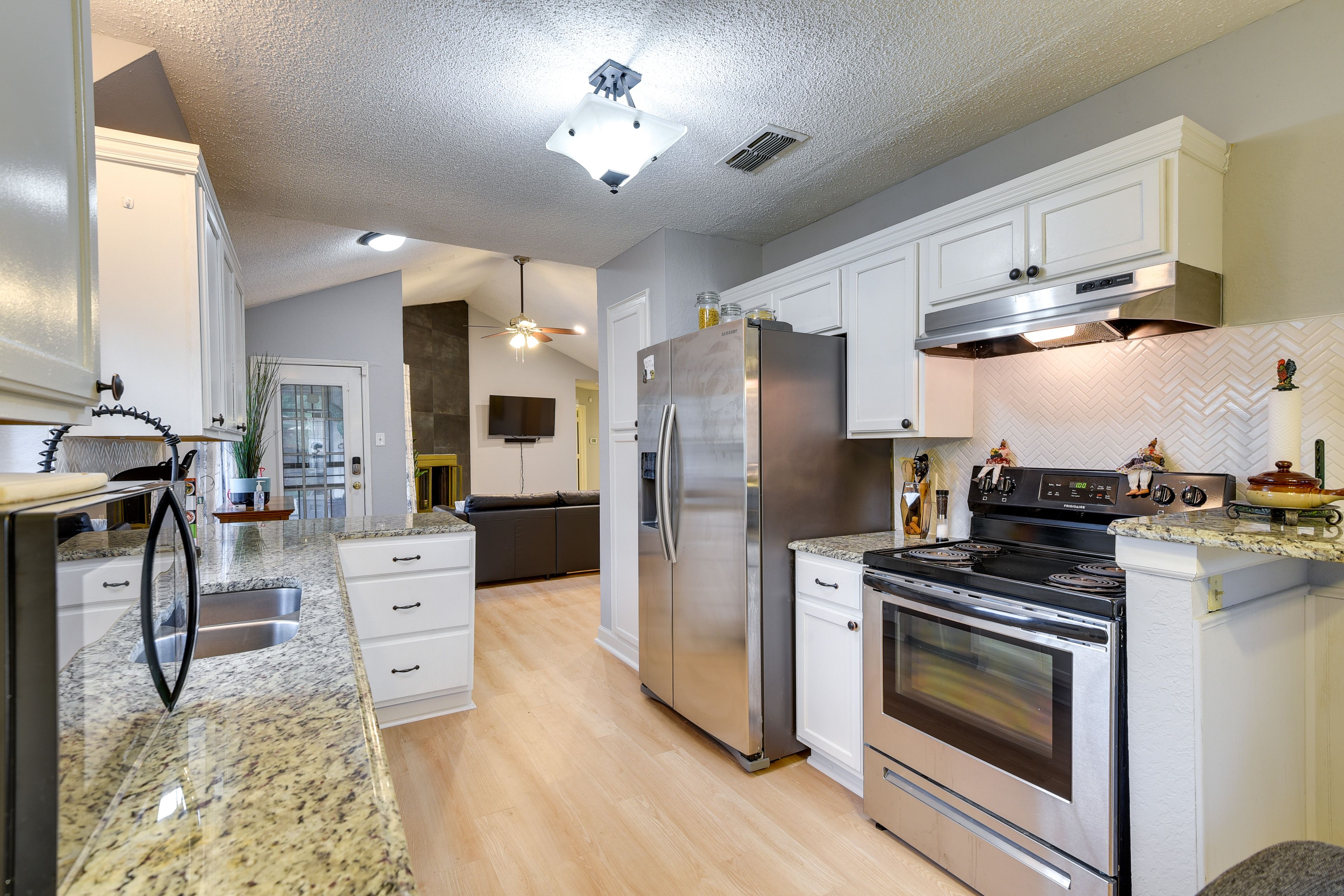 Kitchen | Cooking Basics | Coffee Maker | Paper Towels/Trash Bags Provided