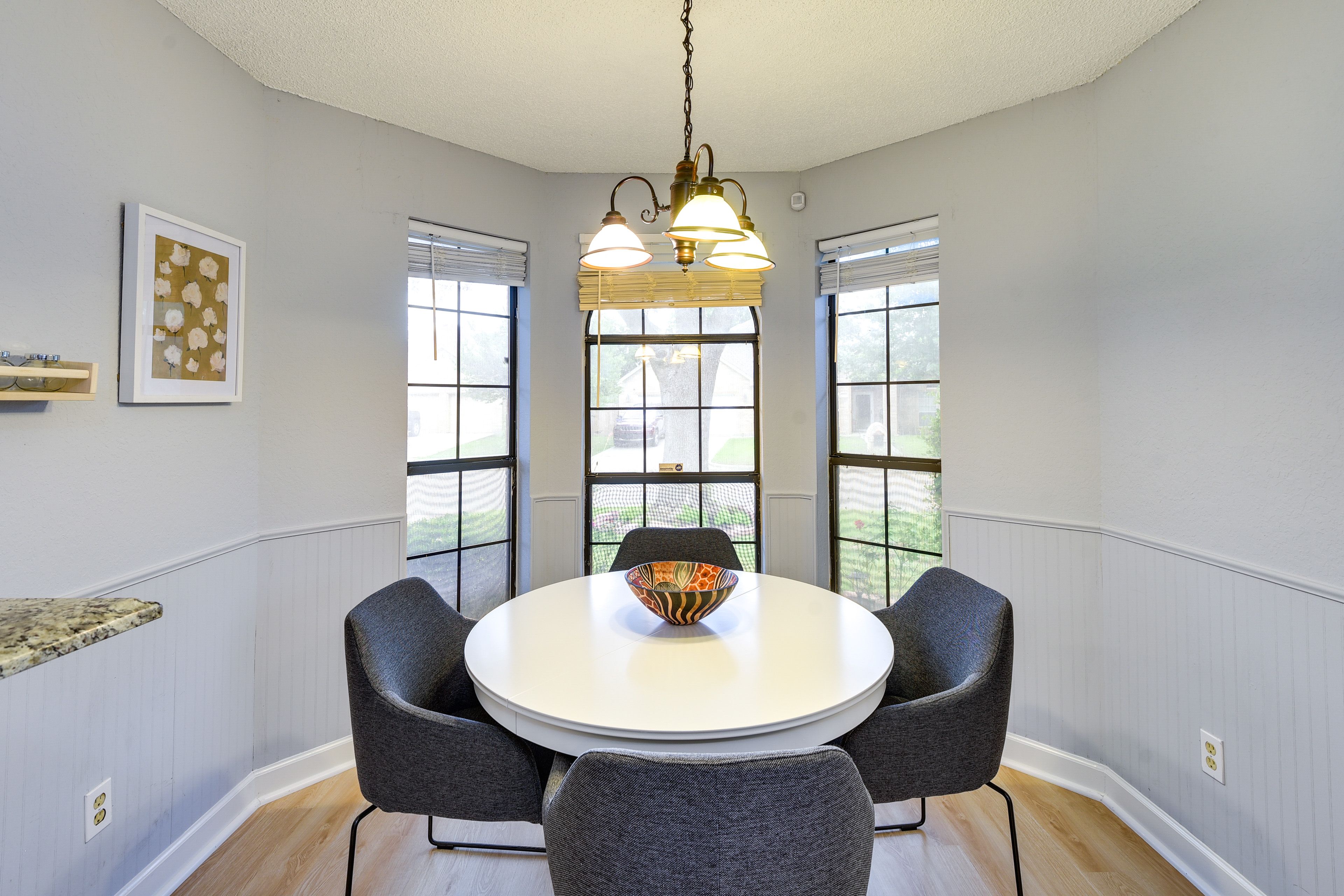 Dining Area | Dishware/Flatware Provided