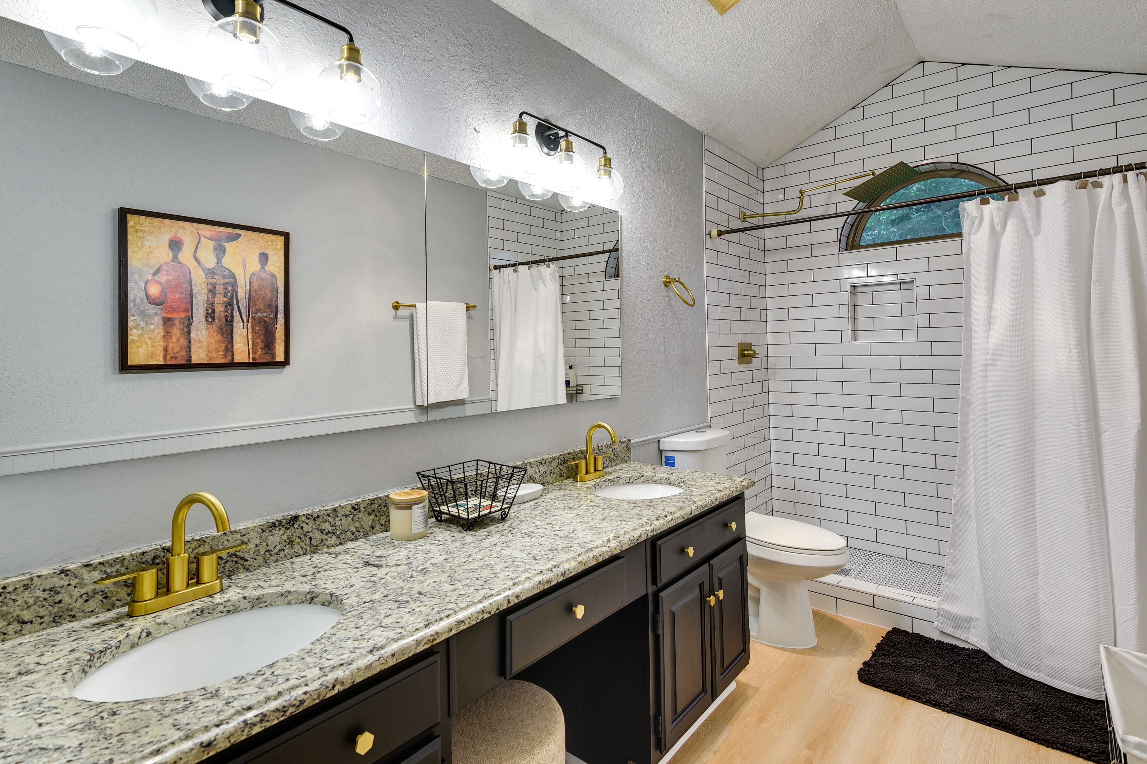 Bathroom | Complimentary Toiletries | Towels Provided
