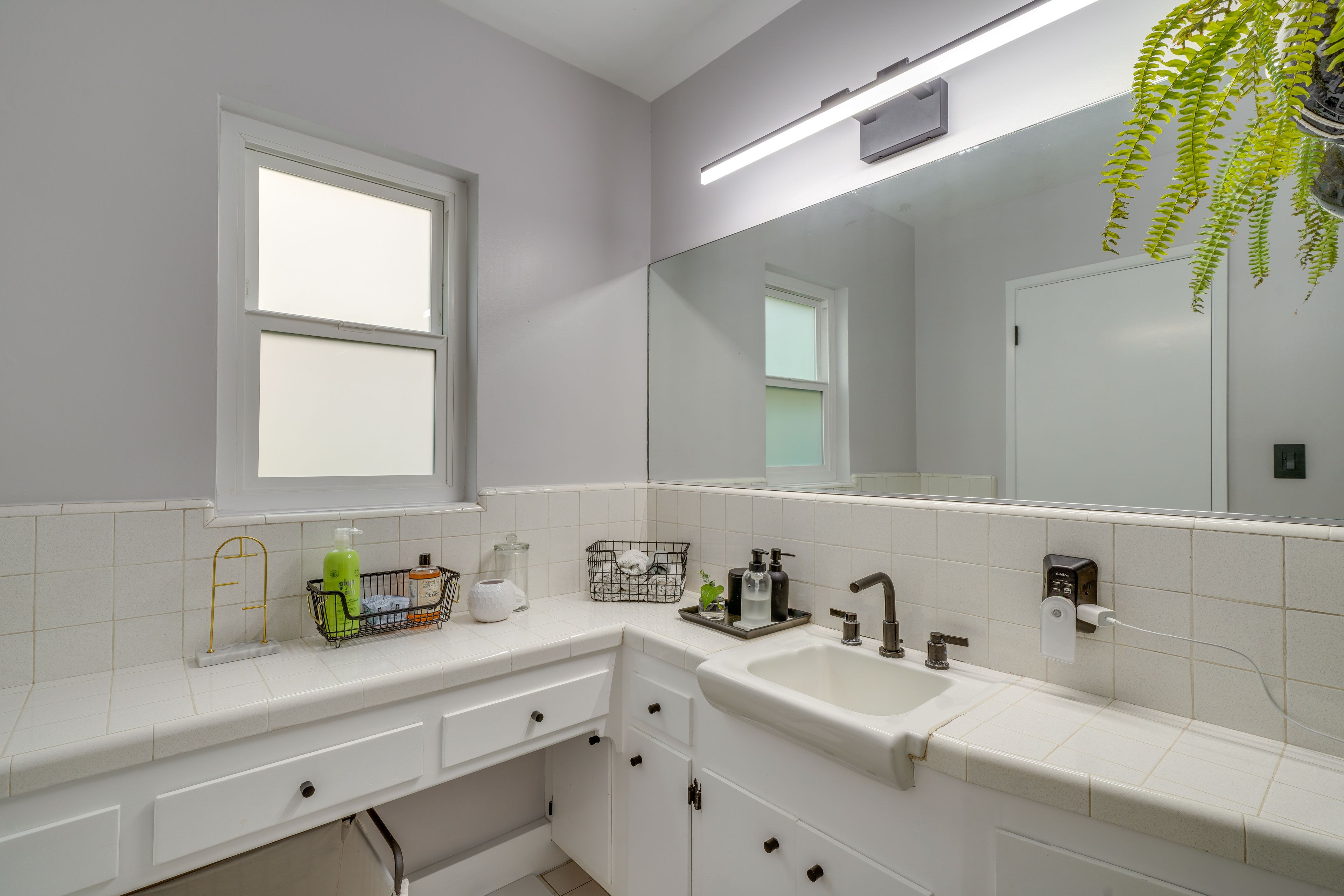Full Bathroom | Complimentary Toiletries