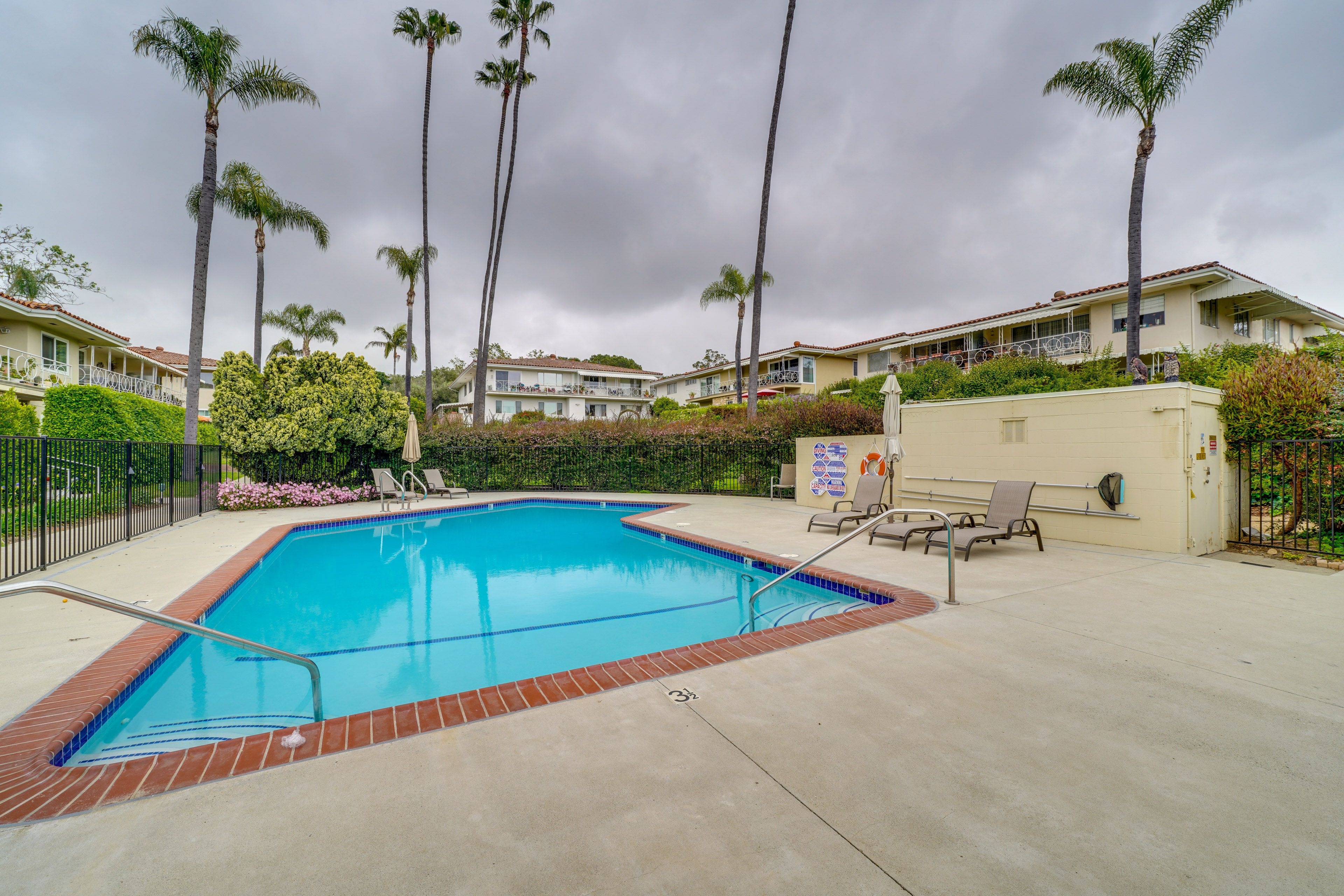 Seasonal Community Outdoor Pool