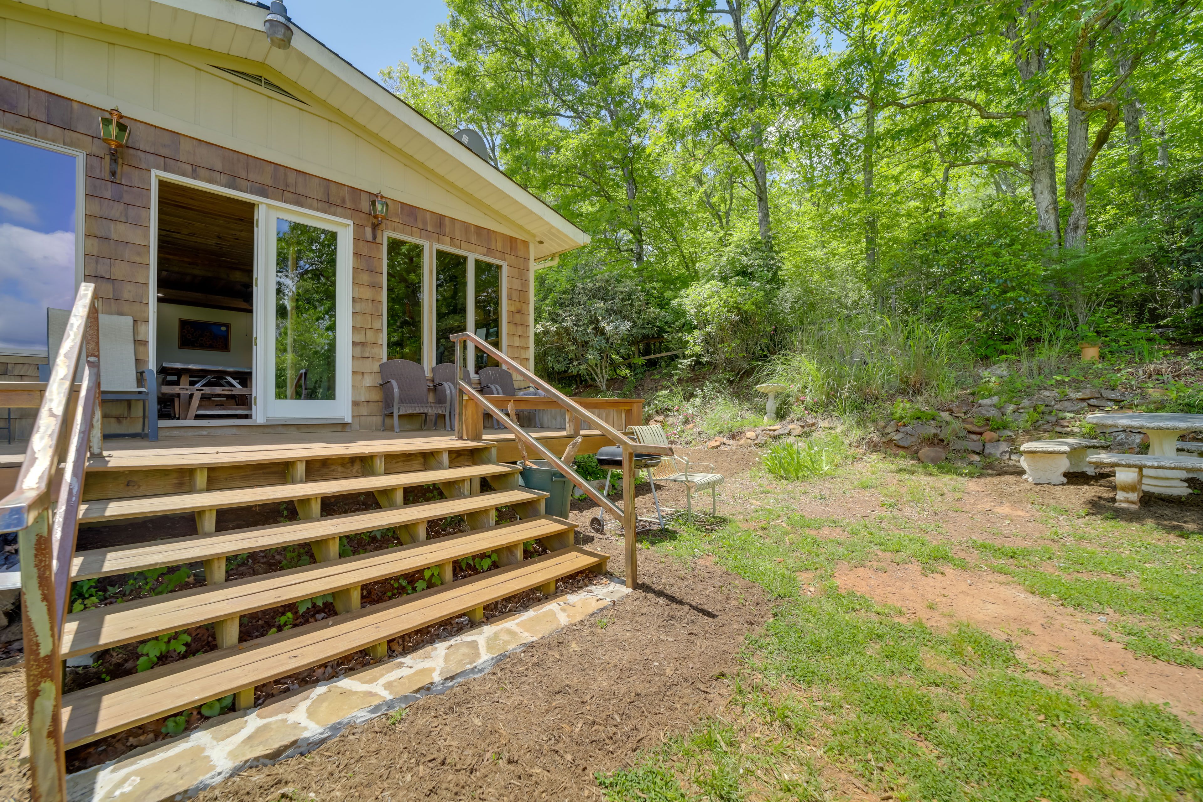 Home Exterior | Charcoal Grill | Outdoor Dining Area