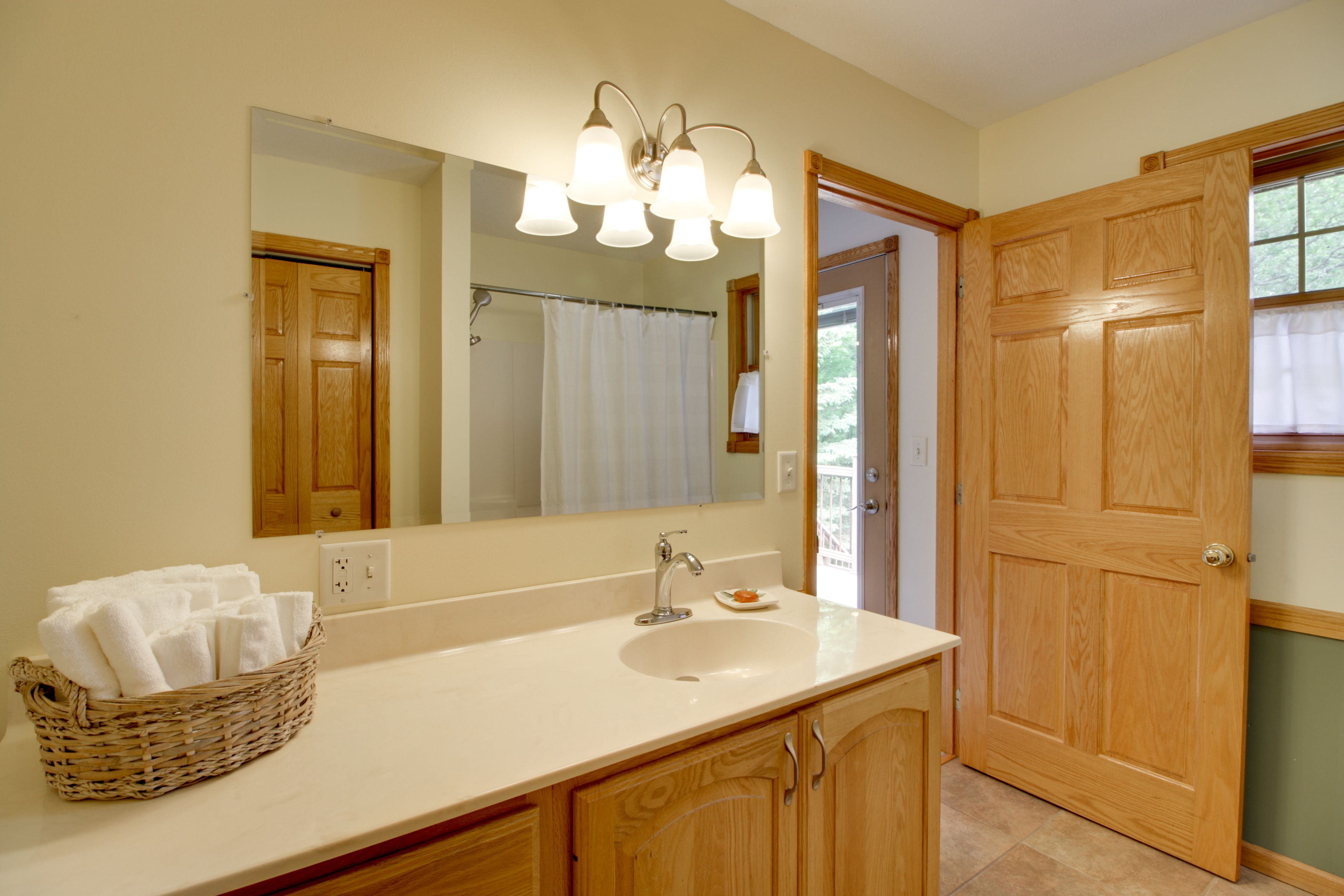 Bathroom | Towels | Hair Dryer | Complimentary Toiletries