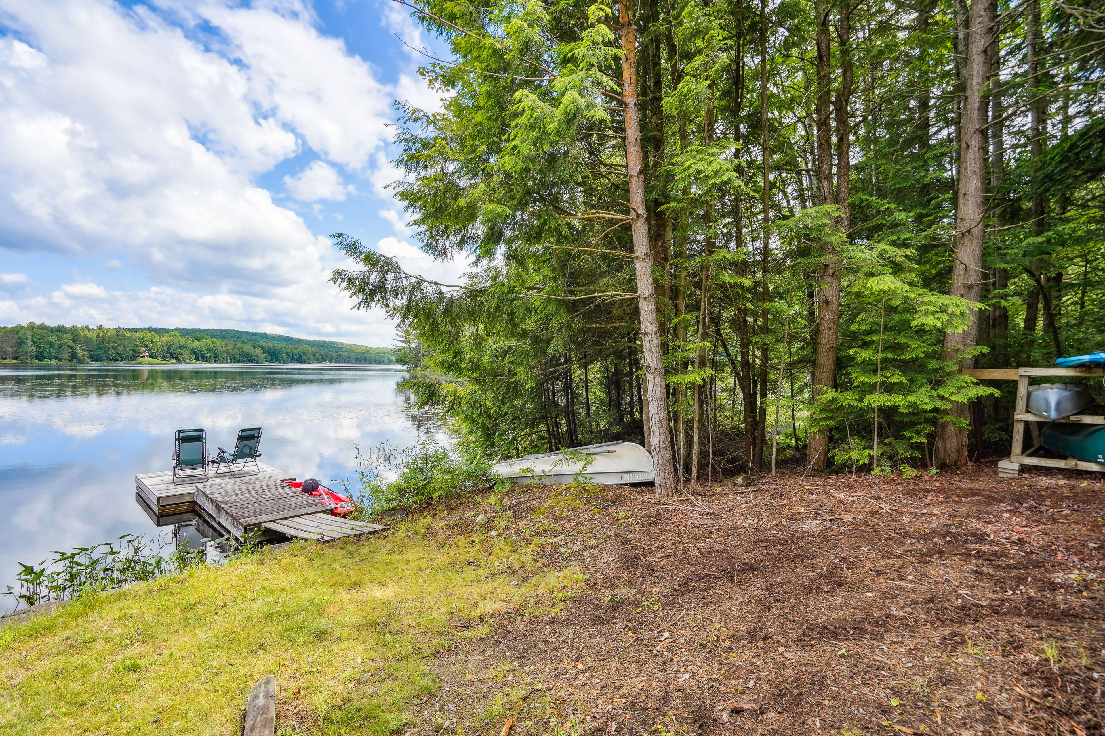 Private Dock | Lake Access | Short Walk Away | 2 Kayaks | 1 Canoe | 1 Rowboat