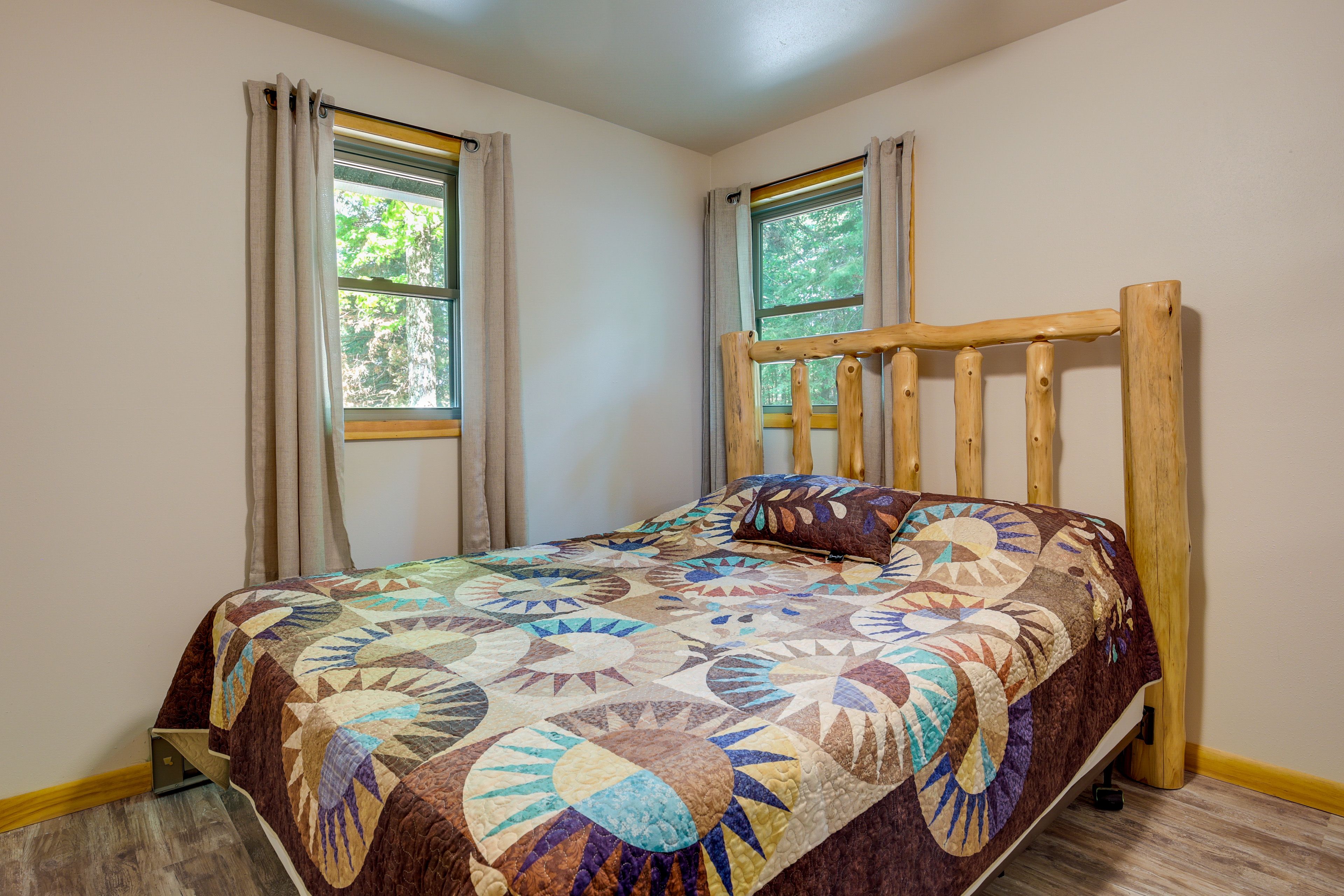 Bedroom 2 | Queen Bed | 1st Floor | Hangers