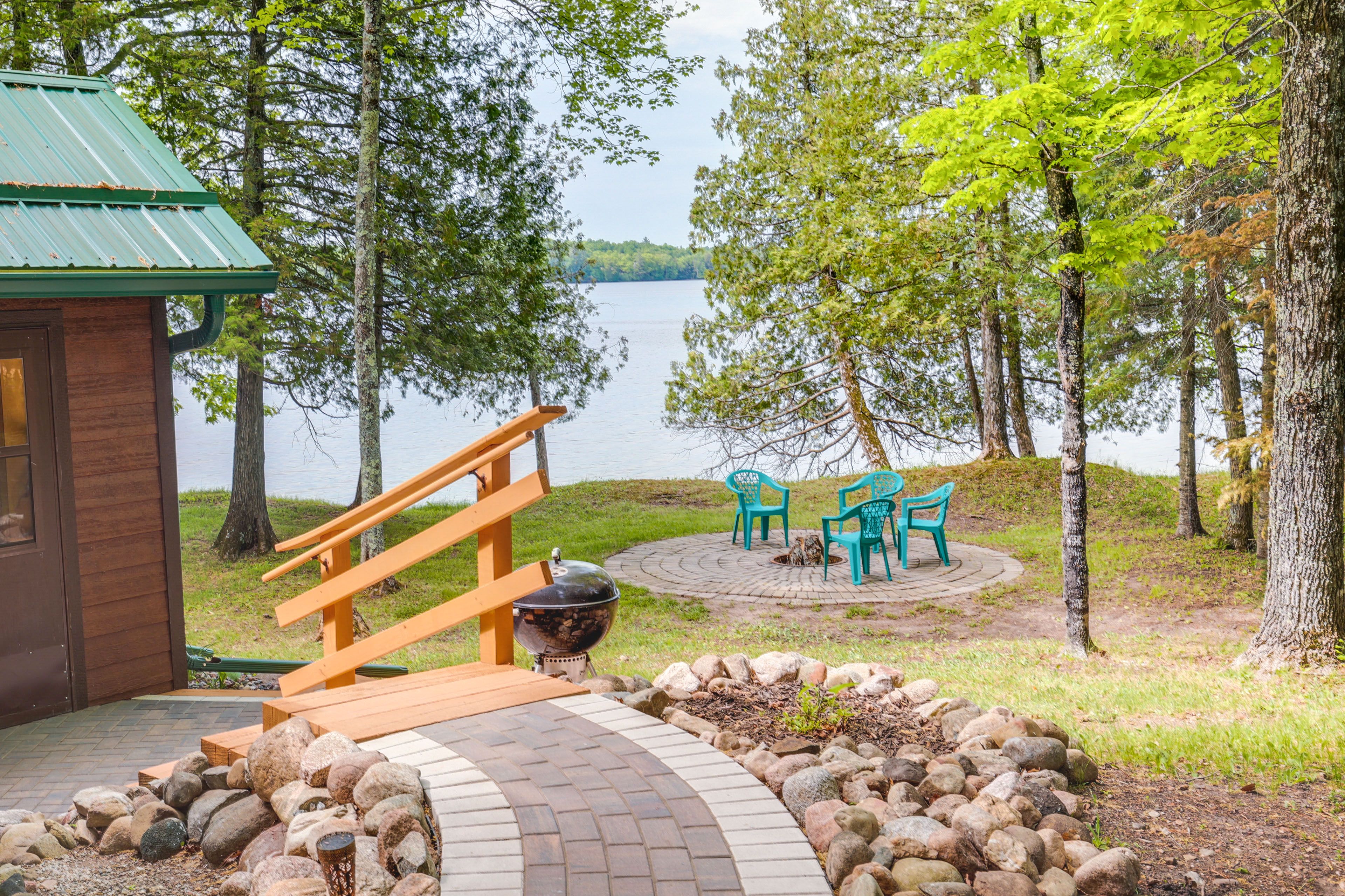Exterior | Fire Pit | Charcoal Grill | Rolling Stone Lake Access