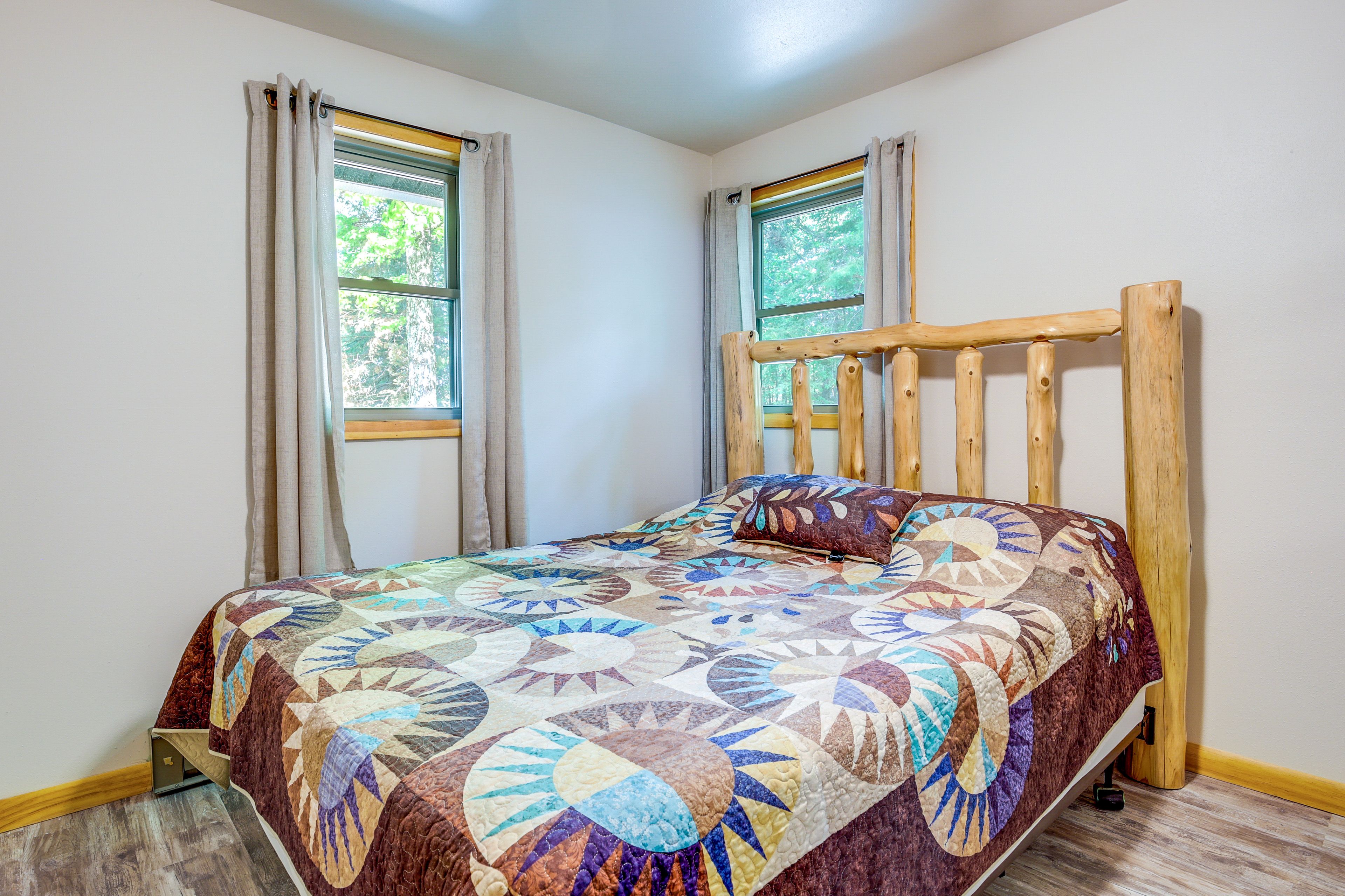 Bedroom 2 | Queen Bed | 1st Floor | Hangers