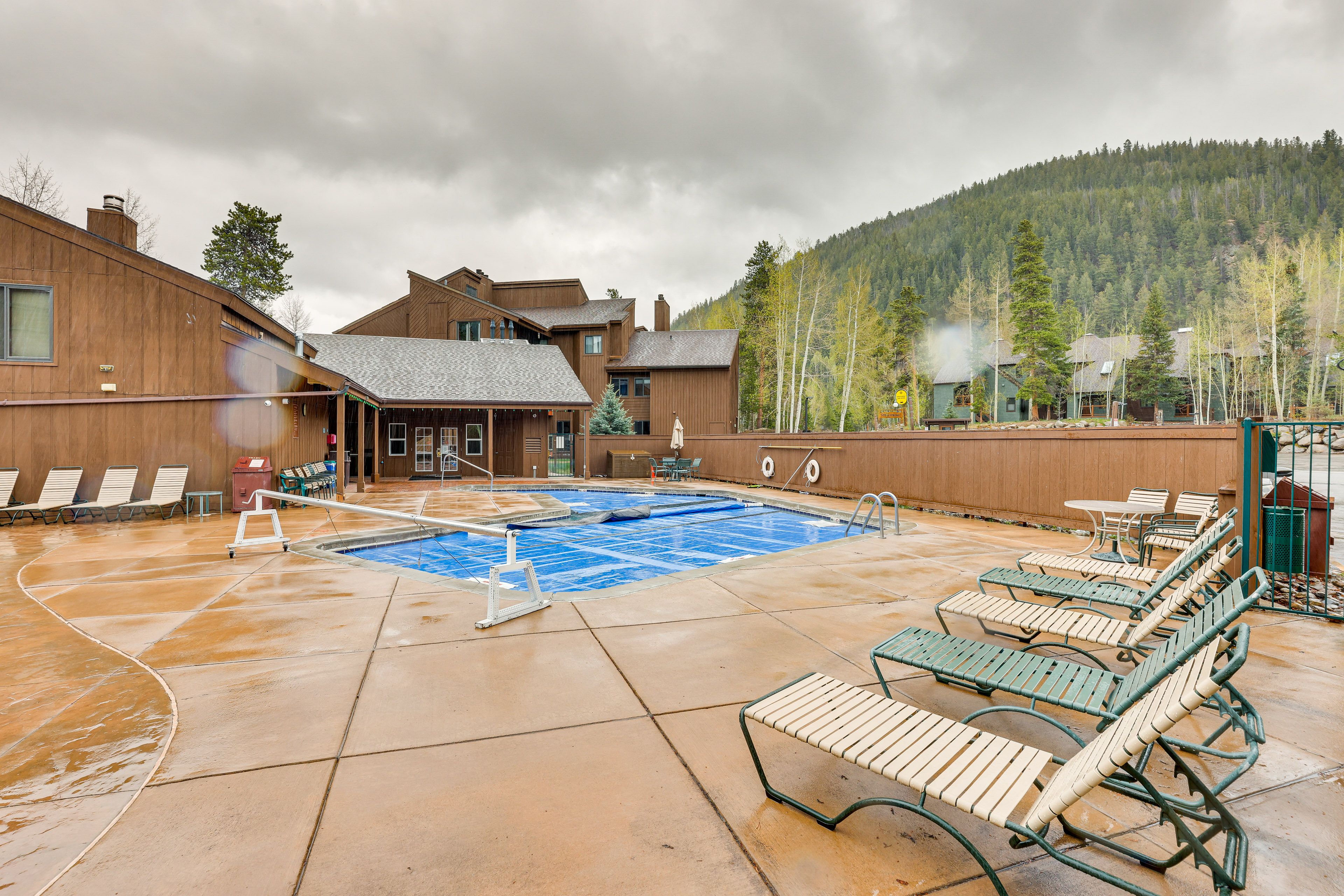 Community Pool & Hot Tub