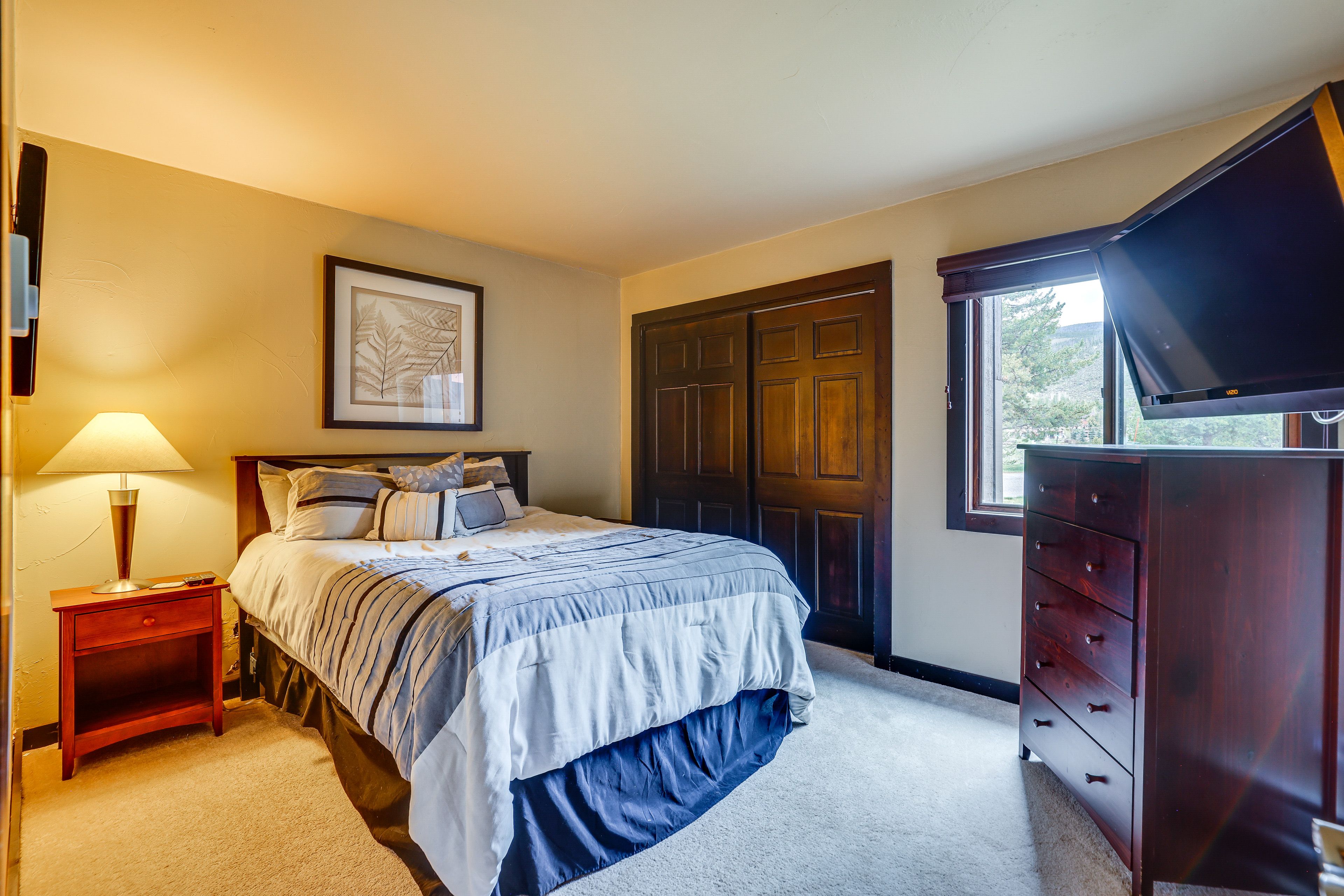 Bedroom 2 | Queen Bed