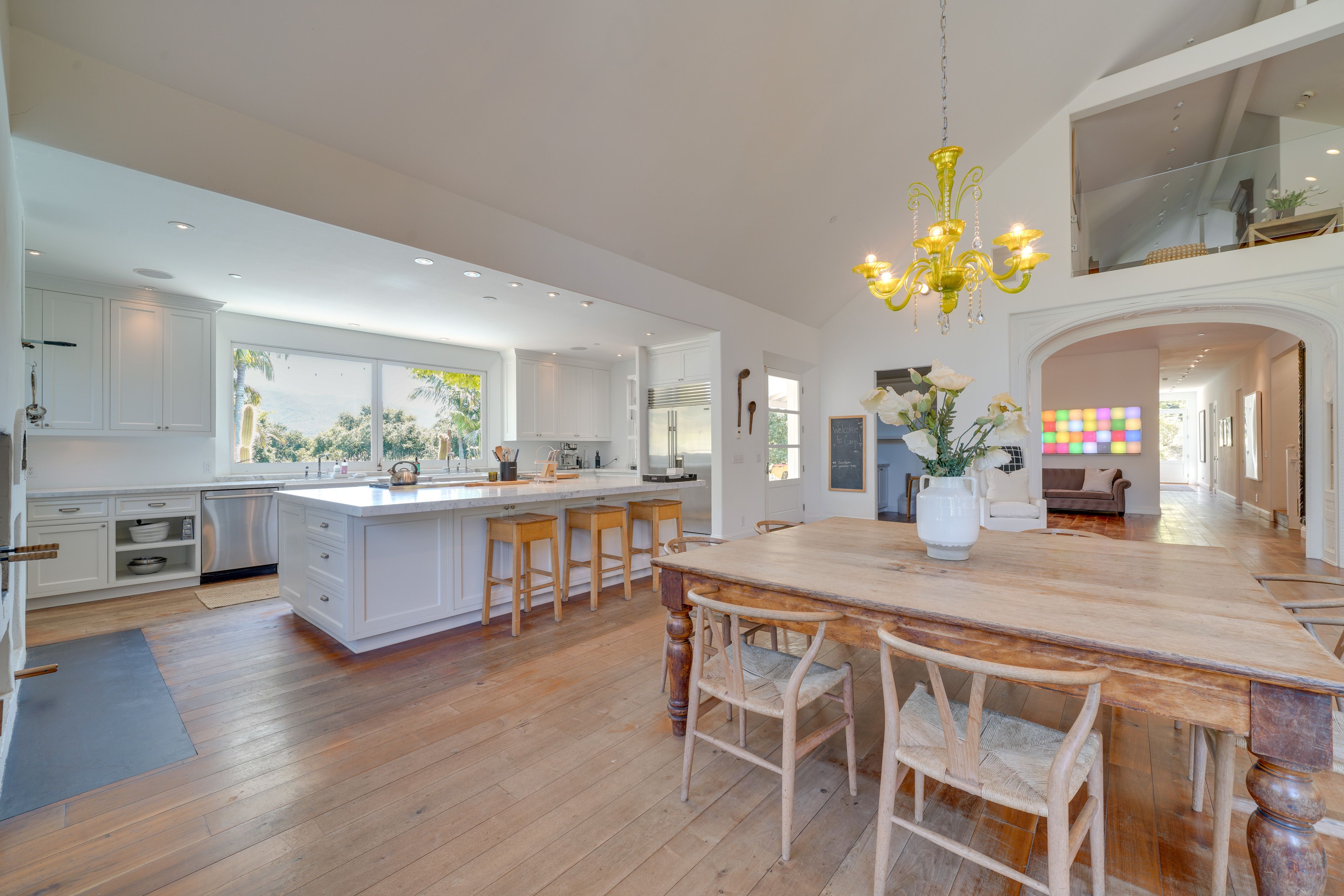 Dining Area | Dishware & Flatware Provided