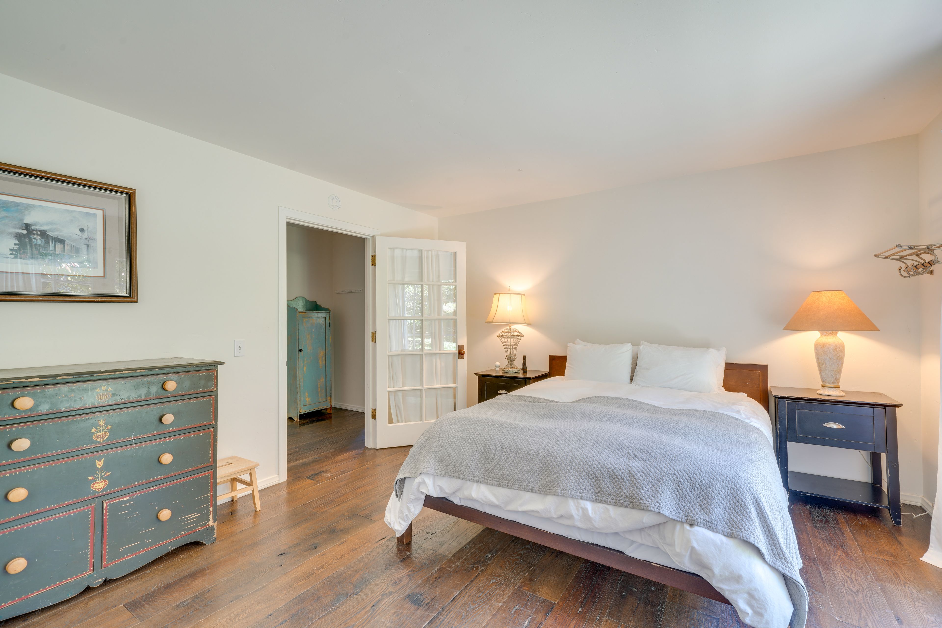 Bedroom 1 | Queen Bed