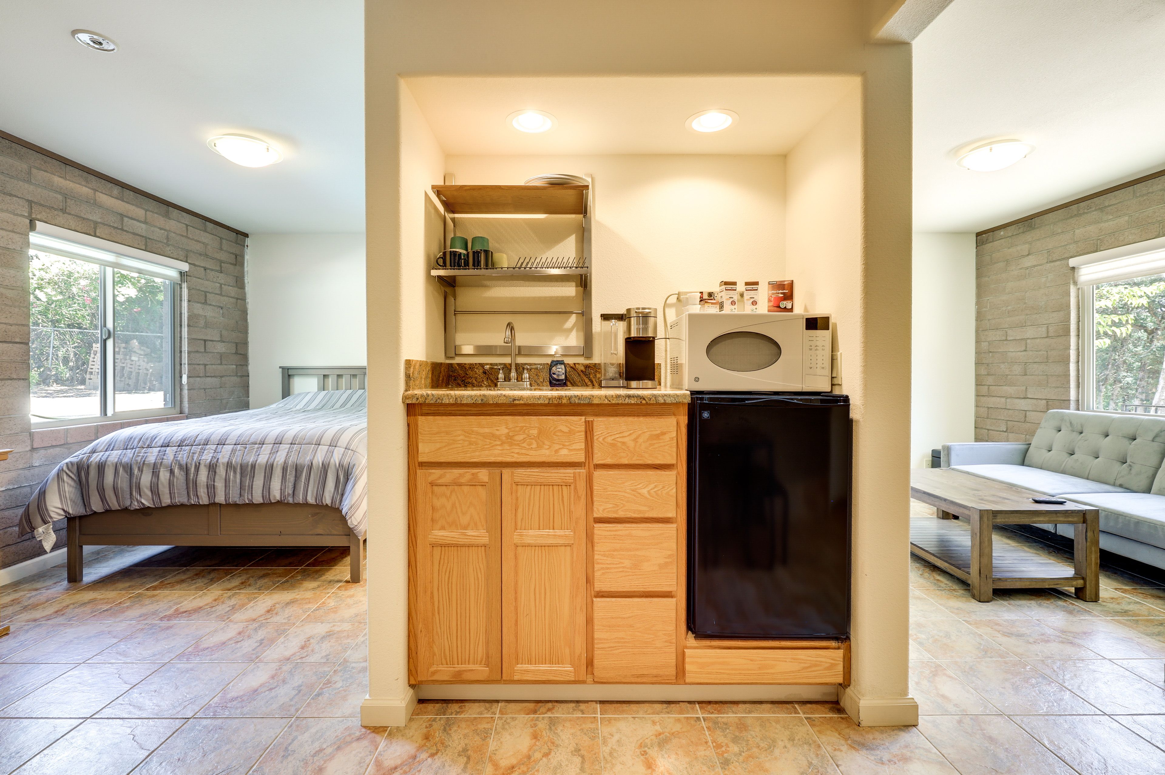 Clearlake Oaks Vacation Rental | 1st-Floor Studio | 1BA | 700 Sq Ft