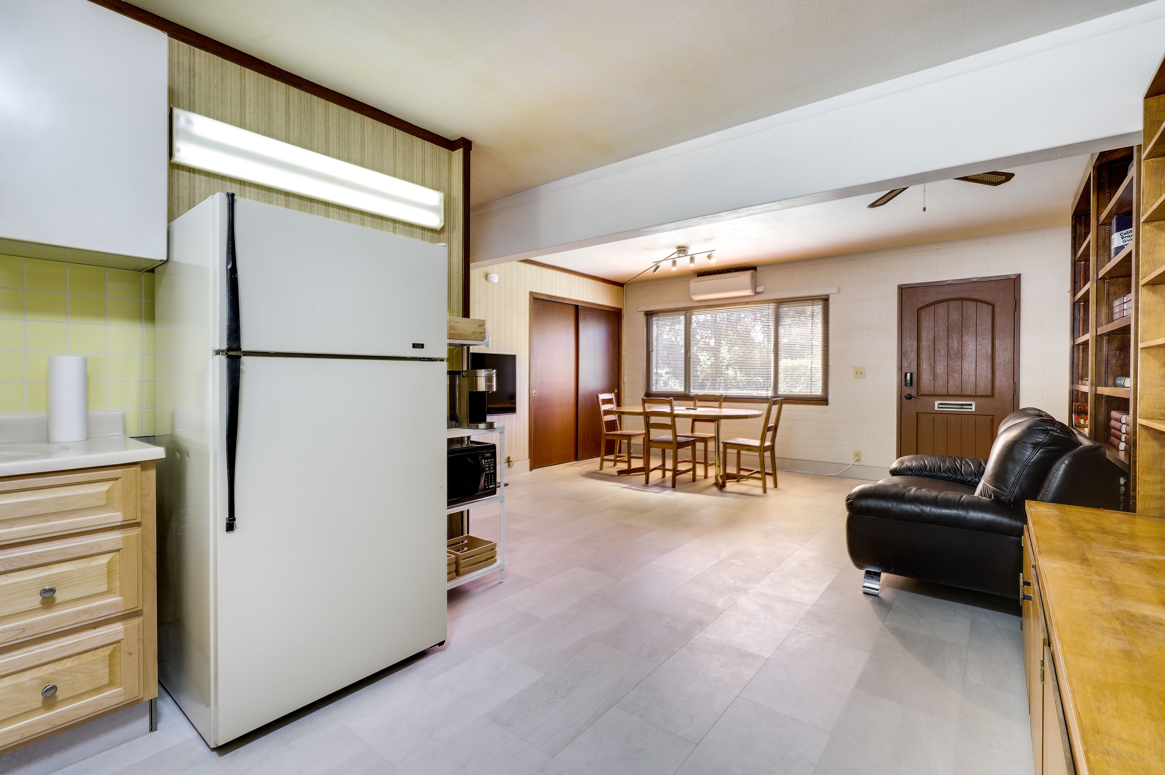 Kitchenette | Hot Plate | Microwave | Keurig Coffee Maker