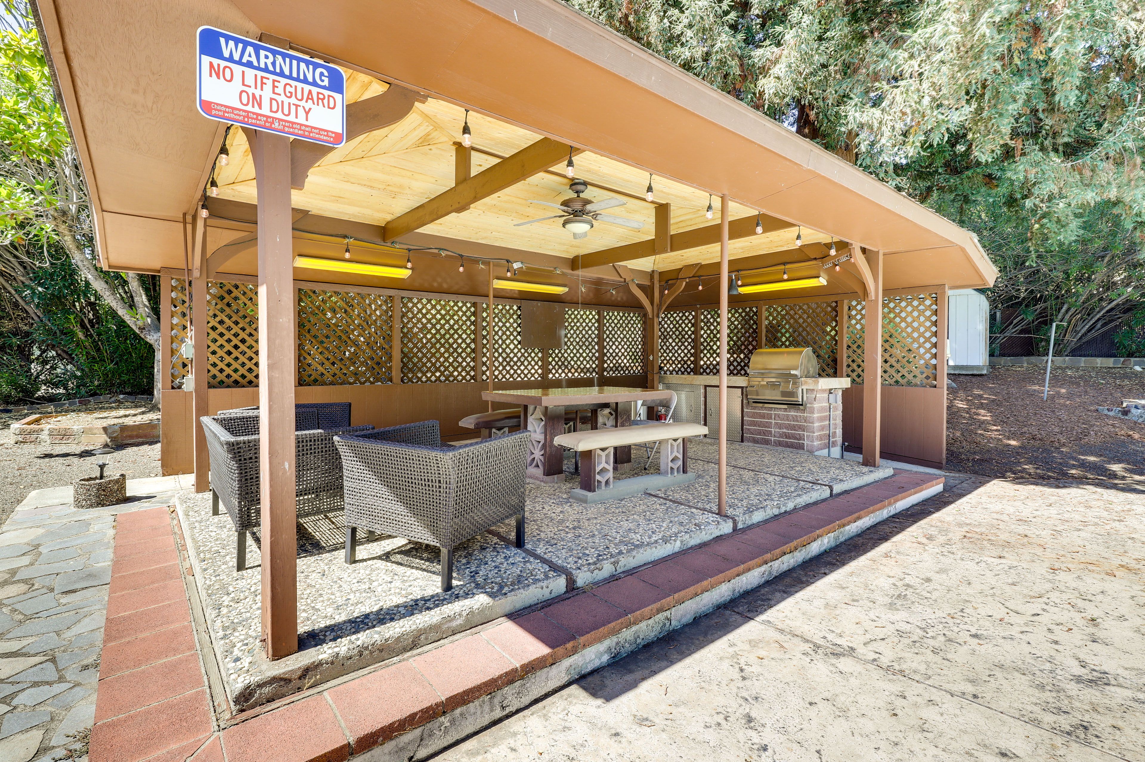 Covered Outdoor Dining & Grill Area