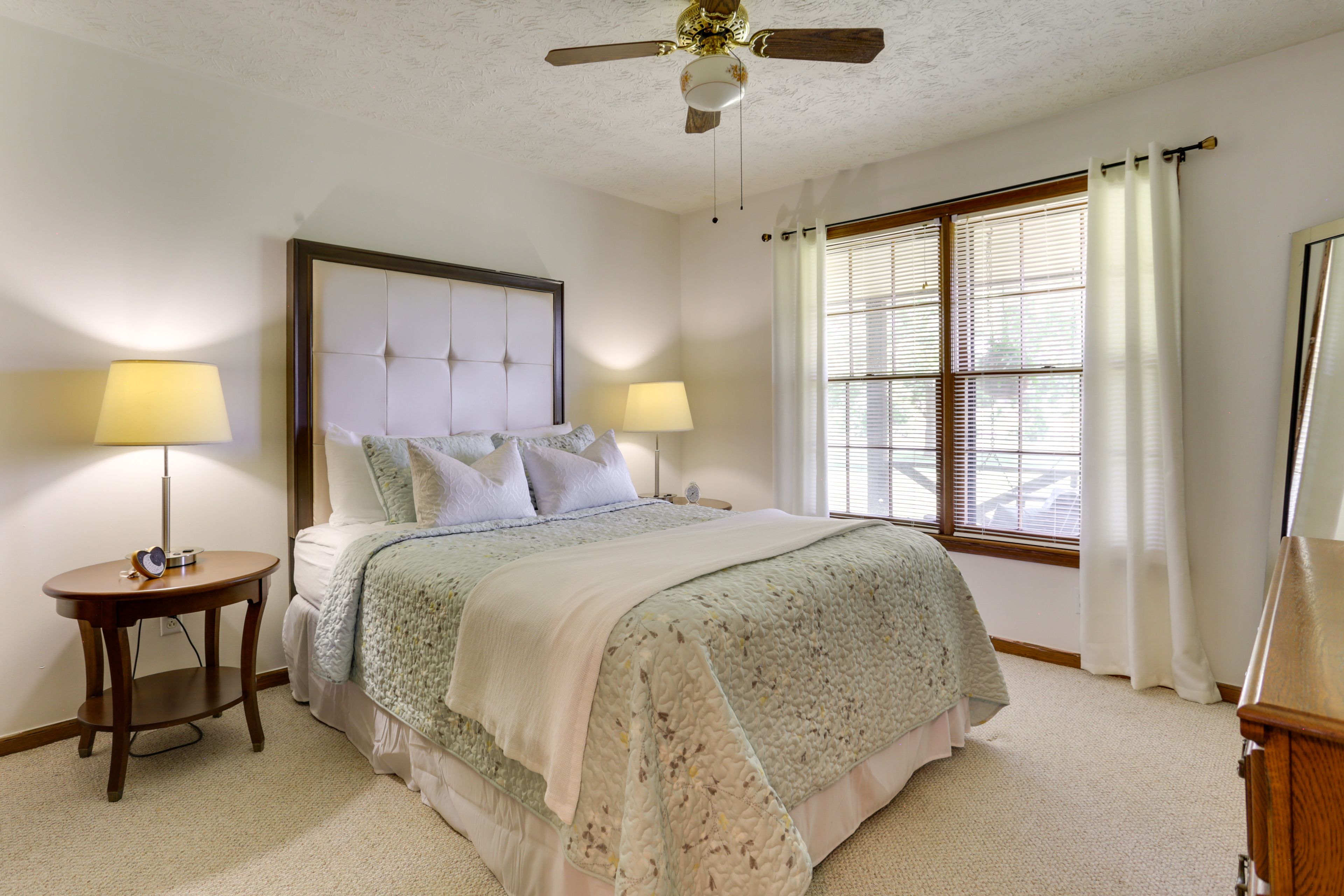 Bedroom 2 | Queen Bed | Smart TV