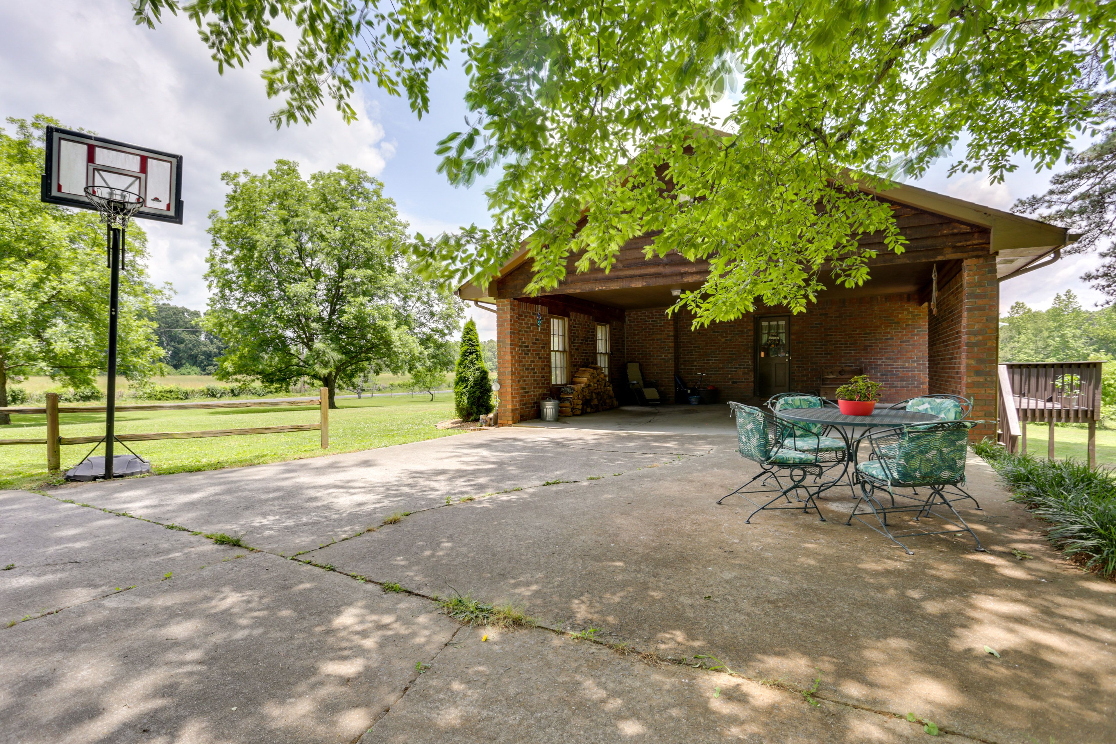 Basketball Hoop Area | Outdoor Seating & Dining
