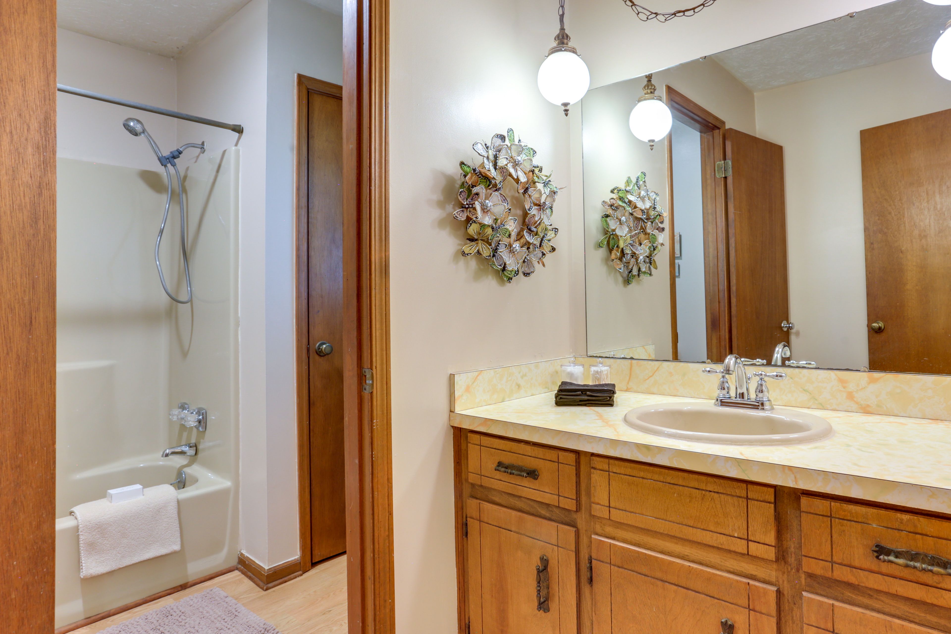 Full Bathroom | Shower/Tub Combo | Towels Provided | Hair Dryer