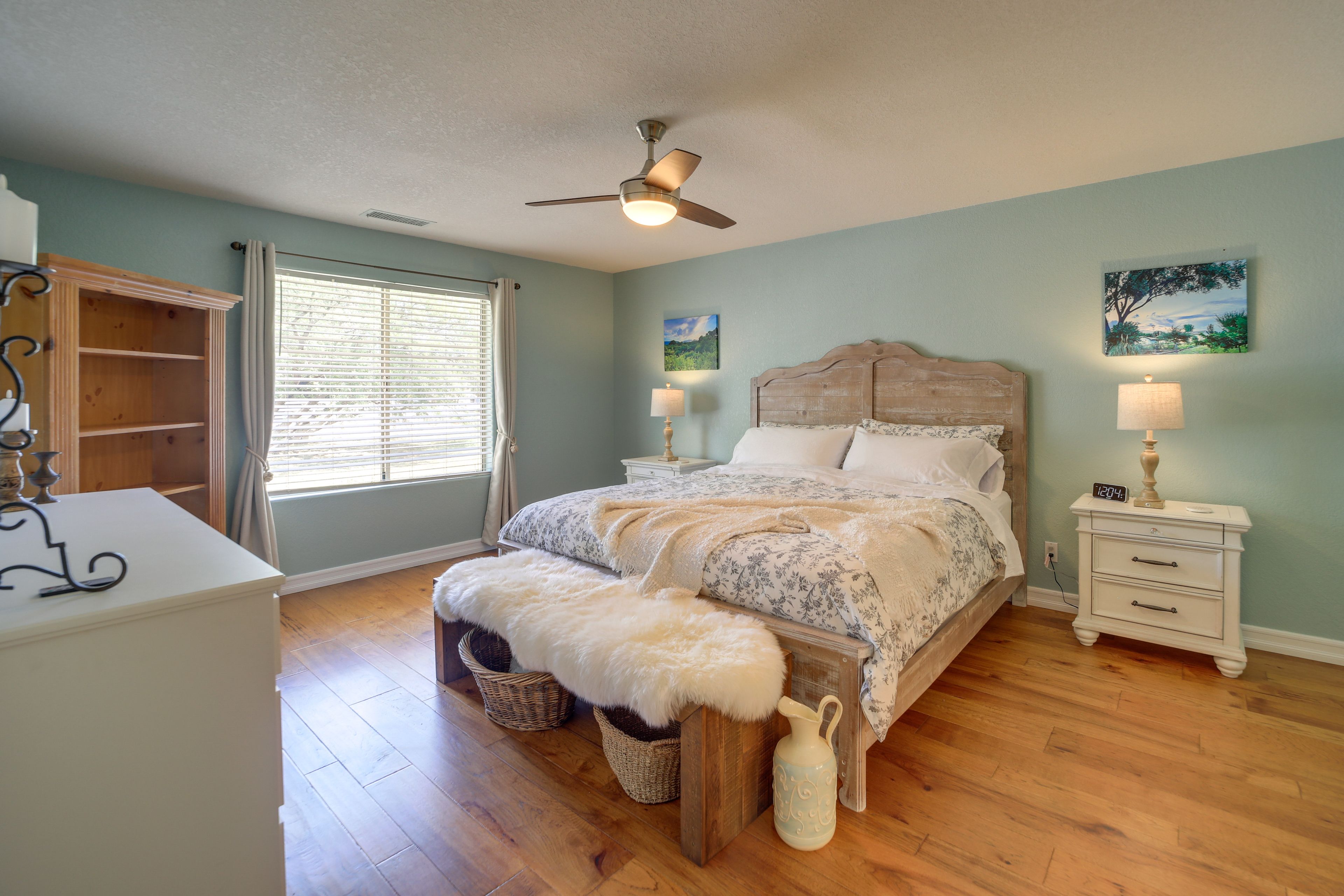 Bedroom 1 | King Bed | Linens & Towels | En-Suite Bathroom