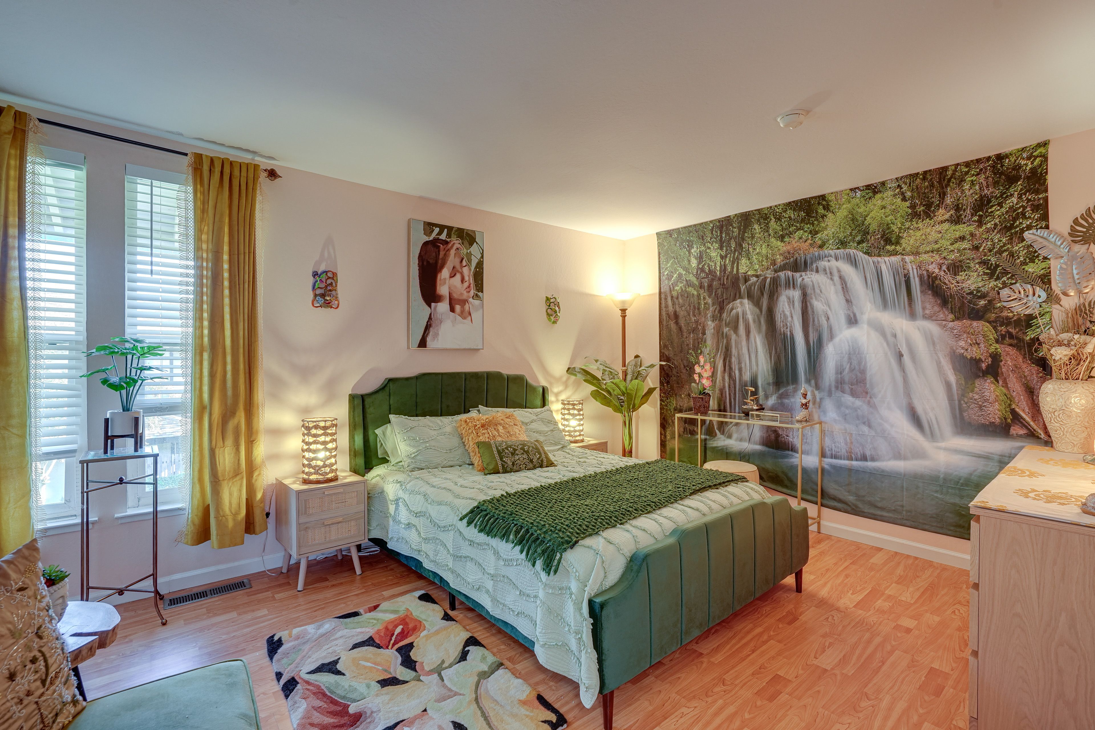 Bedroom 1 | Queen Bed